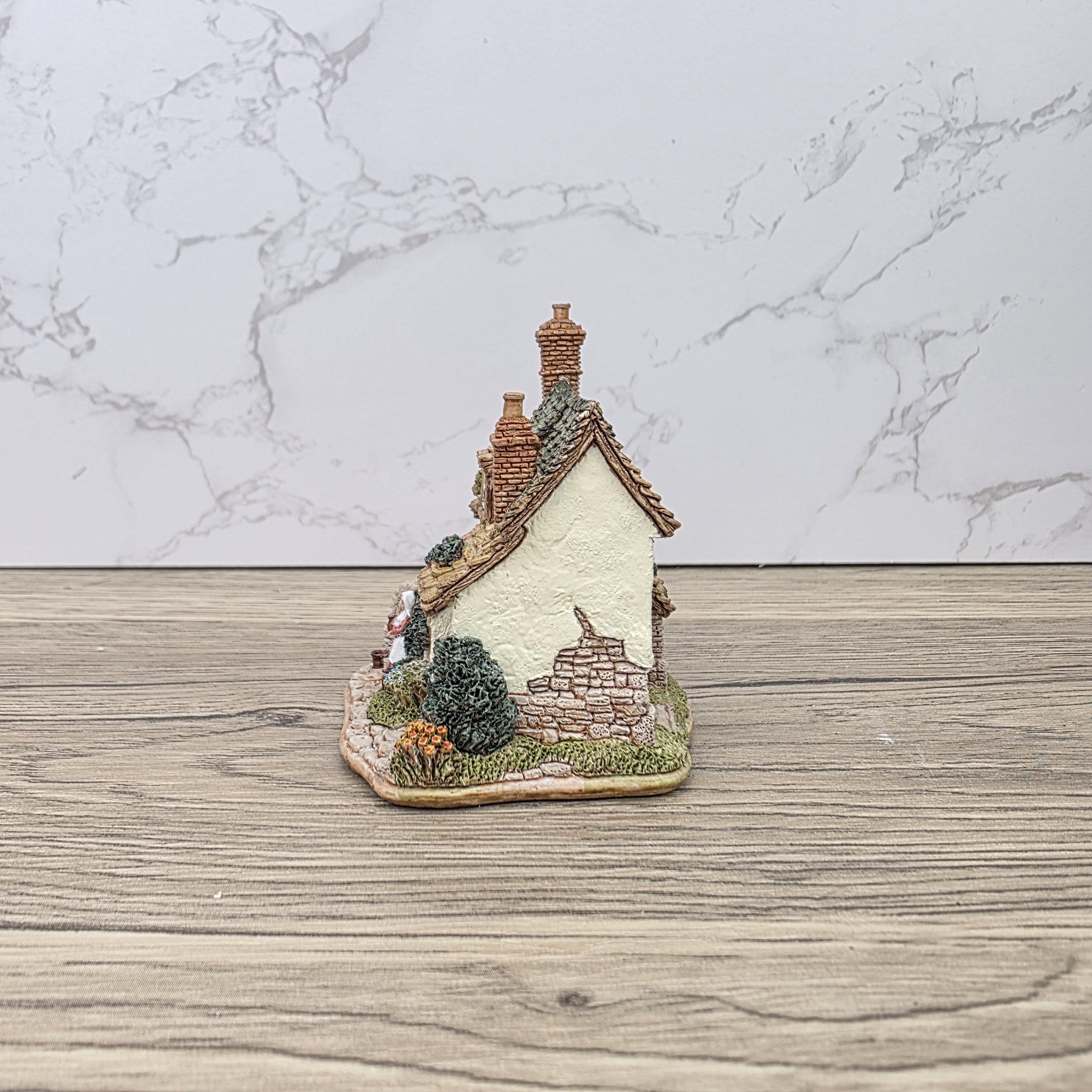 Vintage 1998 Lilliput Lane Kiln Cottage LN2124 Collectors Club Figurine With COA In Box