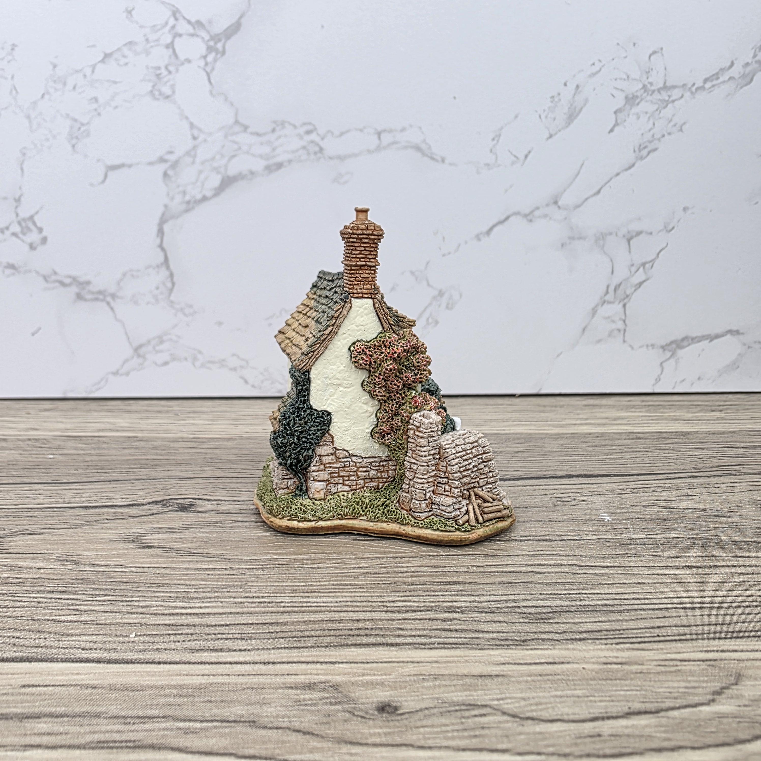 Vintage 1998 Lilliput Lane Kiln Cottage LN2124 Collectors Club Figurine With COA In Box