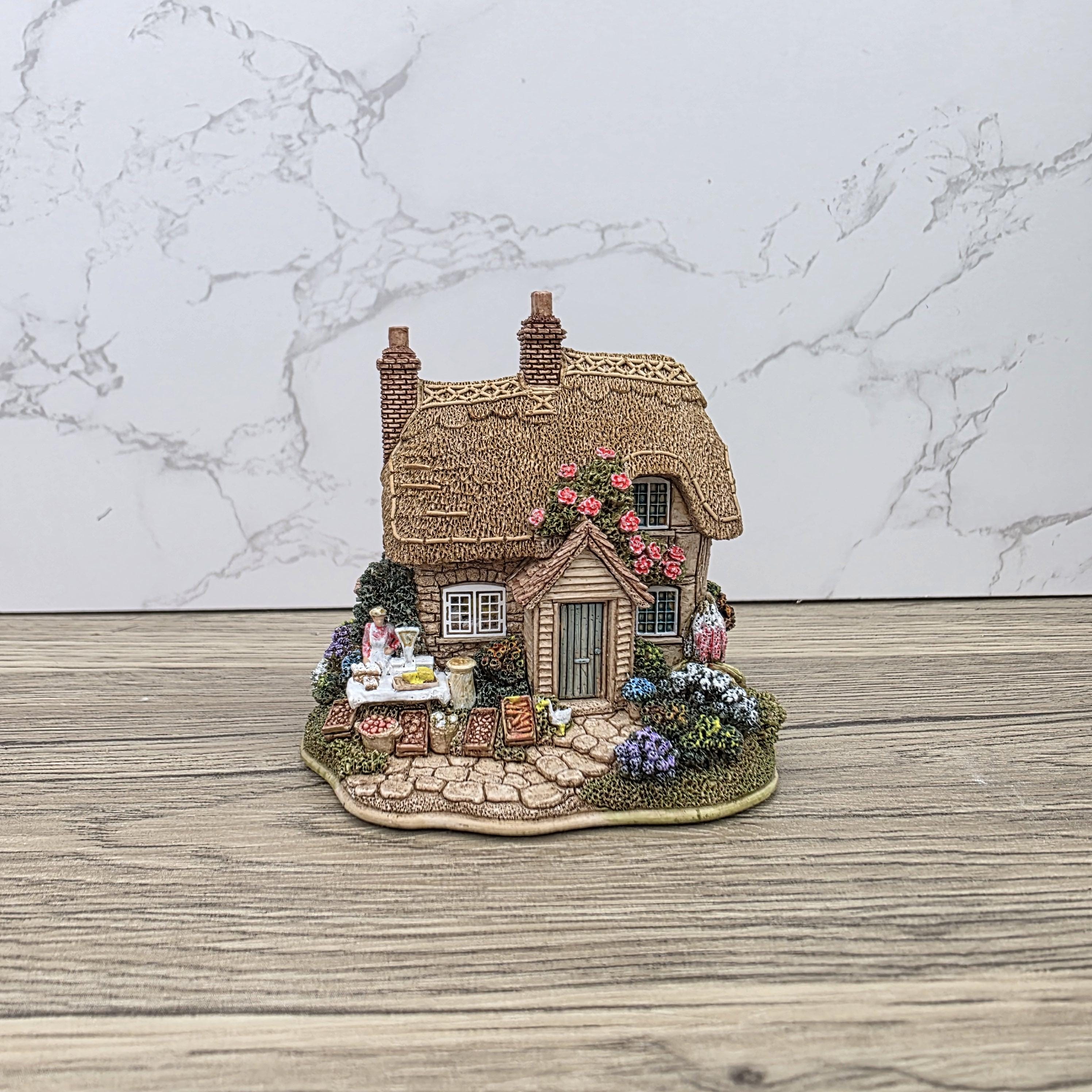 Vintage Lilliput Lane Fresh Today L2256 Cottage Figure with Box | 1999 Membership Piece
