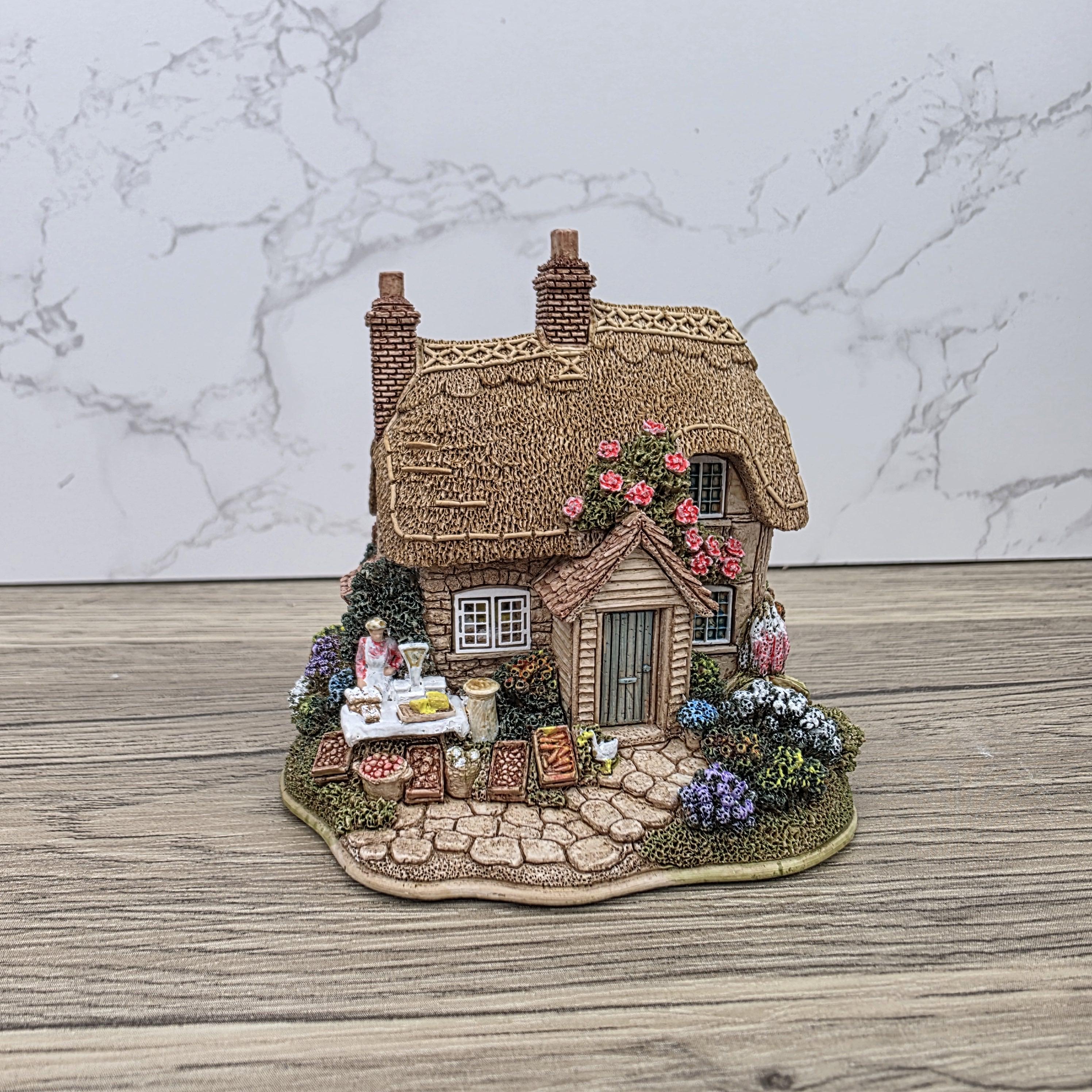Vintage Lilliput Lane Fresh Today L2256 Cottage Figure with Box | 1999 Membership Piece