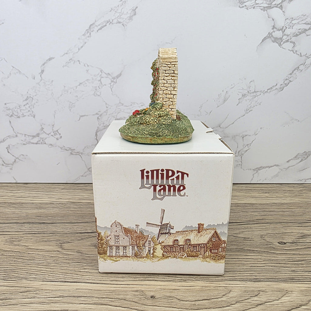Lilliput Lane Cosy Corner 1990 Collectors Club Figurine | Handcrafted English Resin Garden Scene
