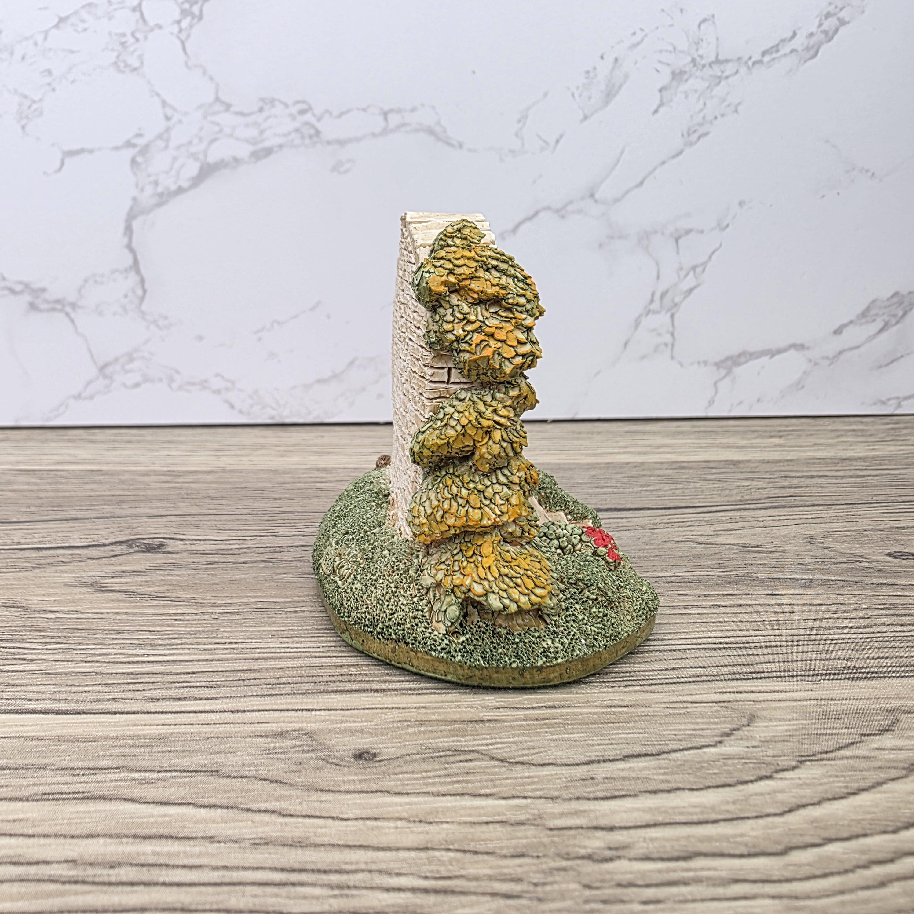 Lilliput Lane Cosy Corner 1990 Collectors Club Figurine | Handcrafted English Resin Garden Scene