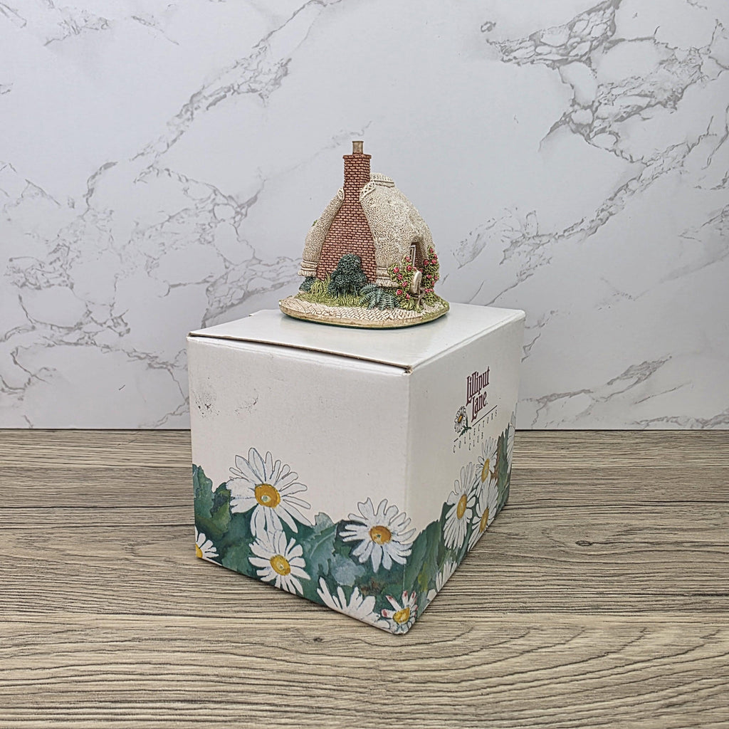 Lilliput Lane Petticoat Cottage Collectors Club 1994 Figurine With Box and Certificates