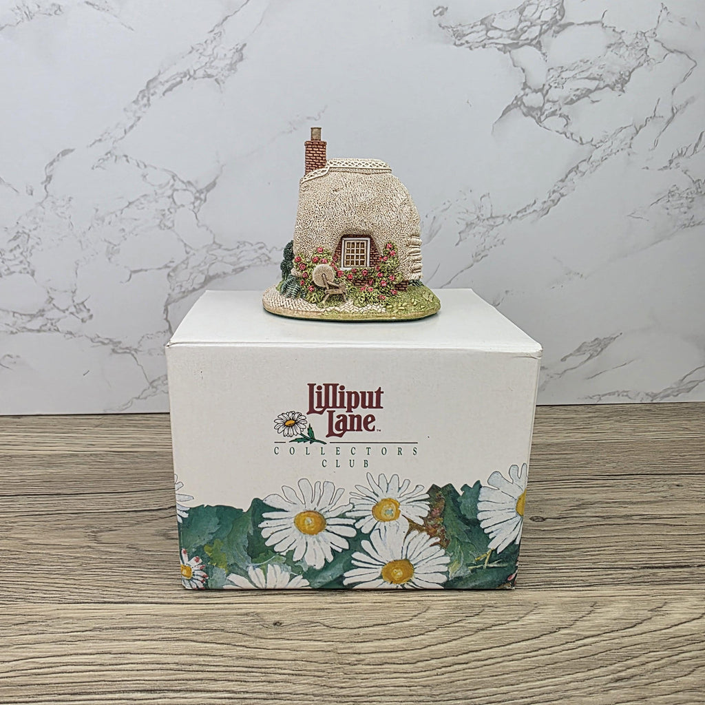 Lilliput Lane Petticoat Cottage Collectors Club 1994 Figurine With Box and Certificates