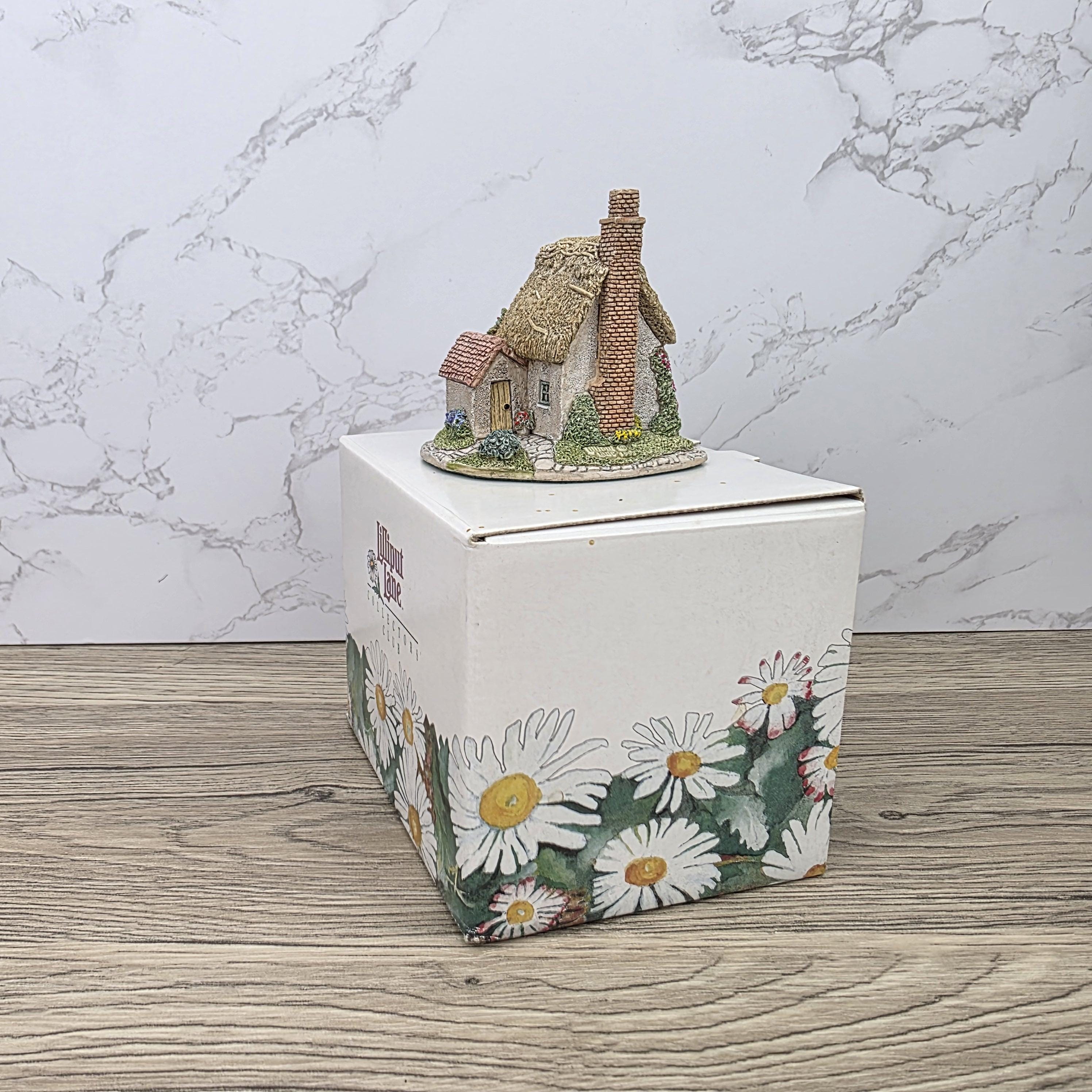 Lilliput Lane The Spinney Collectors Club 1993 Cottage Figurine With Box and Certificates