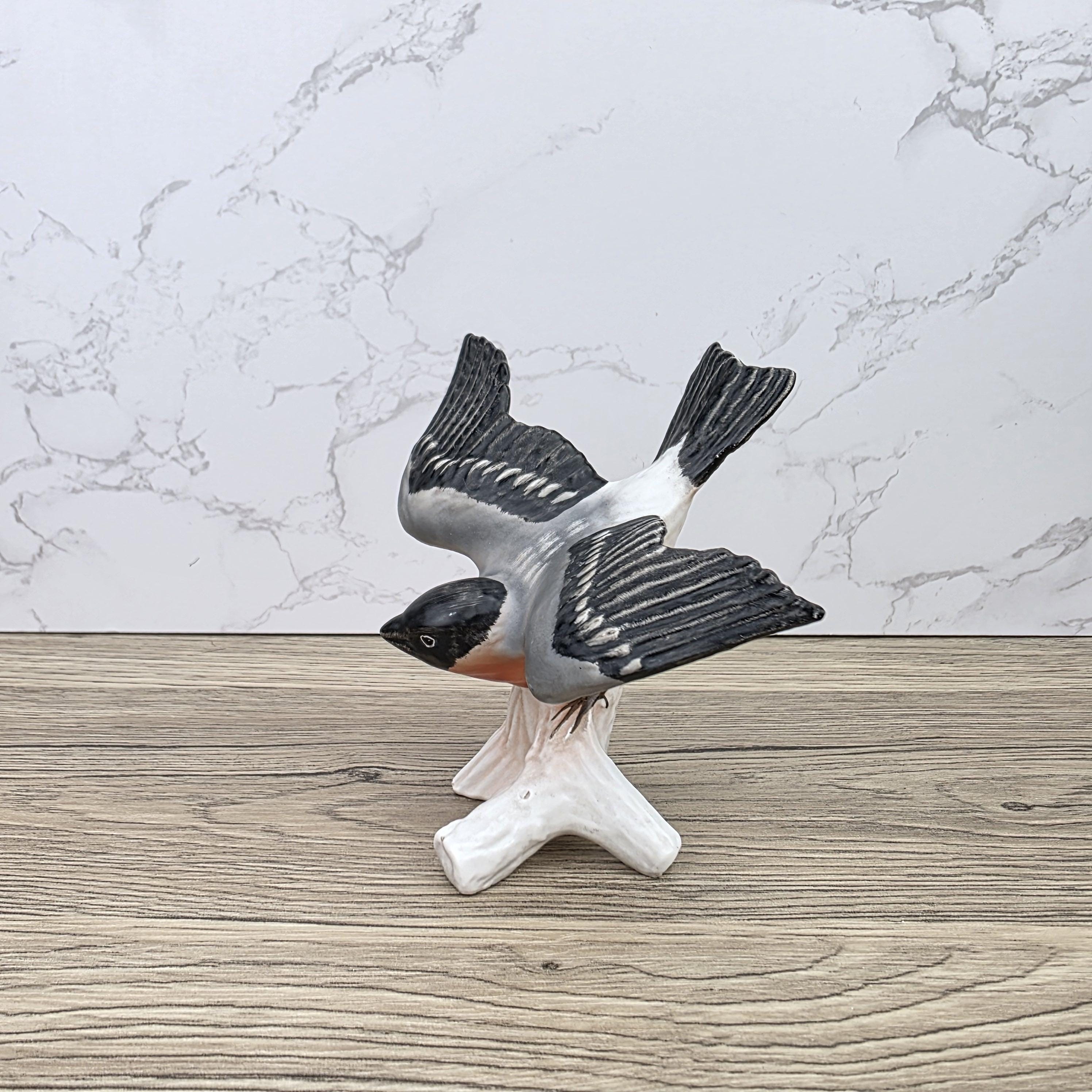 Vintage Hummel F&W Goebel CV62 Porcelain Bullfinch Bird Figurine 1976 Model 38 018-11 German Sculpture