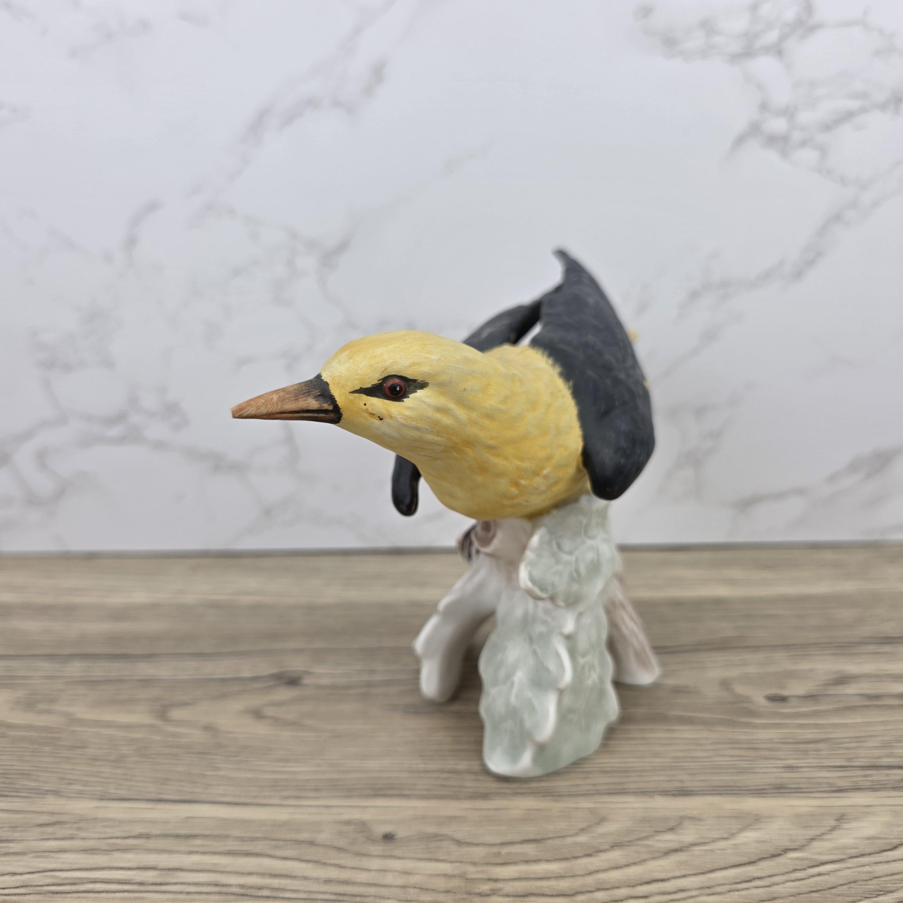 Goebel Golden Oriole Bird Figurine CV89 | West Germany Porcelain | Vintage Wildlife Sculpture Decor Collectible