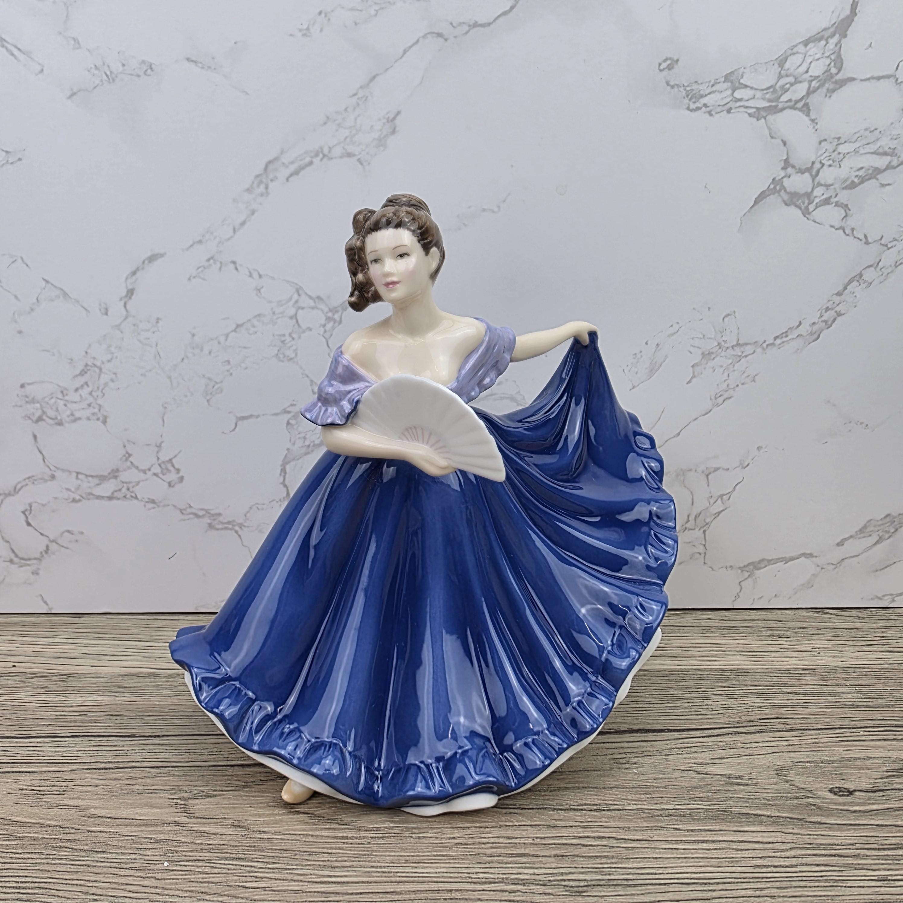 Royal Doulton Pretty Ladies Elaine HN4718 Porcelain Lady Figurine Hand Decorated England Collectible
