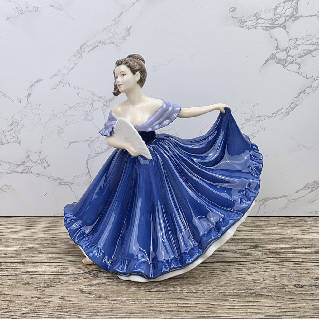 Royal Doulton Pretty Ladies Elaine HN4718 Porcelain Lady Figurine Hand Decorated England Collectible