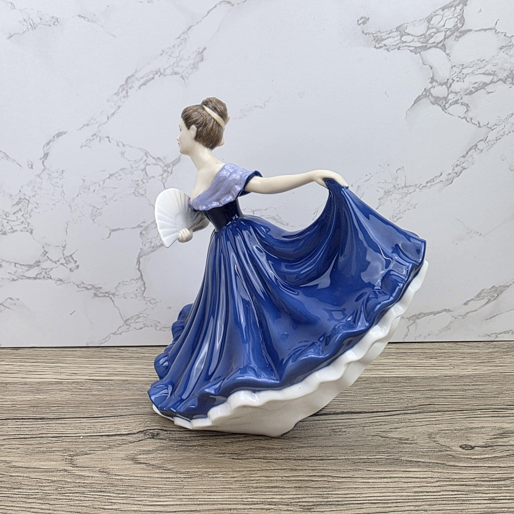Royal Doulton Pretty Ladies Elaine HN4718 Porcelain Lady Figurine Hand Decorated England Collectible