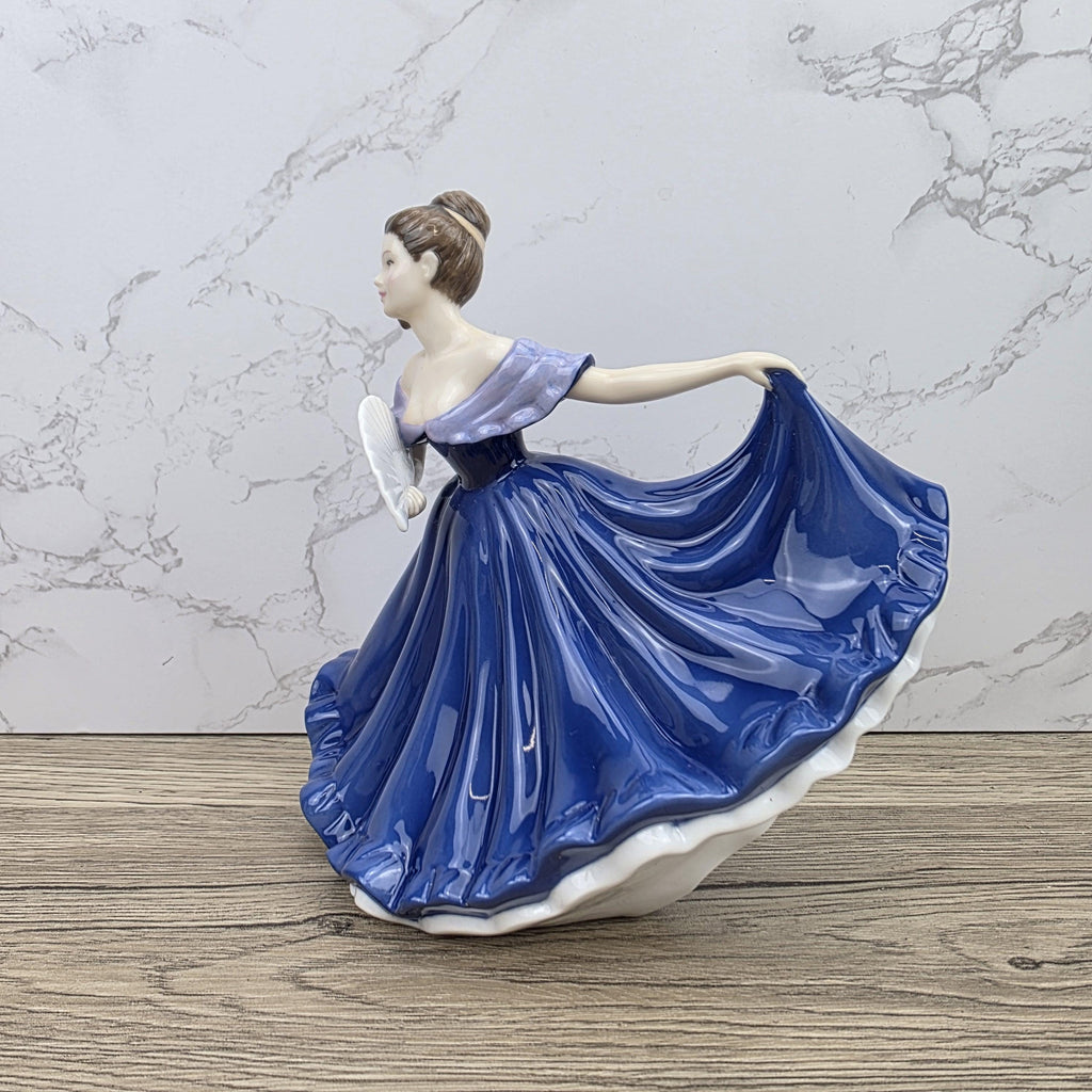 Royal Doulton Pretty Ladies Elaine HN4718 Porcelain Lady Figurine Hand Decorated England Collectible