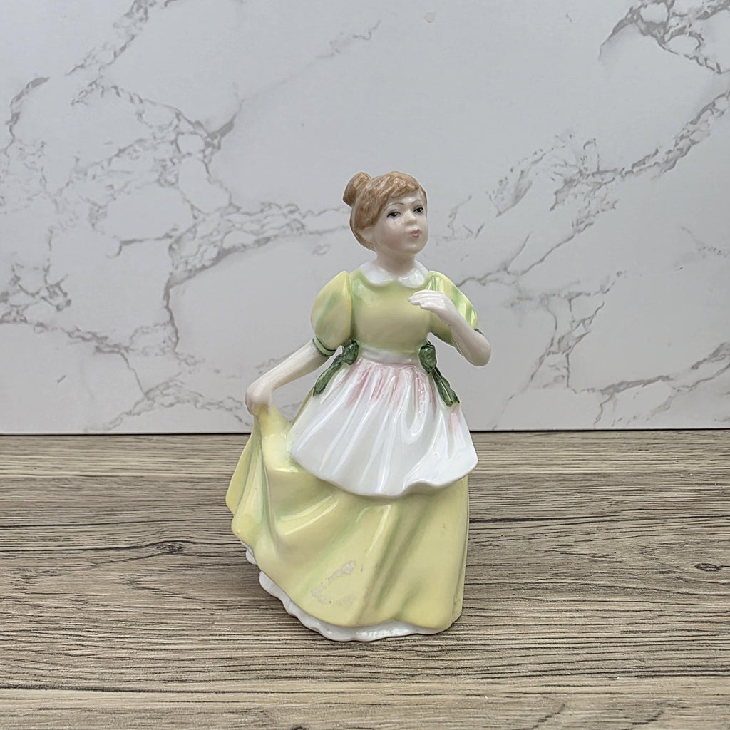 Porcelain Lady Figurine Royal Doulton Young Melody HN3654 Hand Decorated England 1994 Collectible