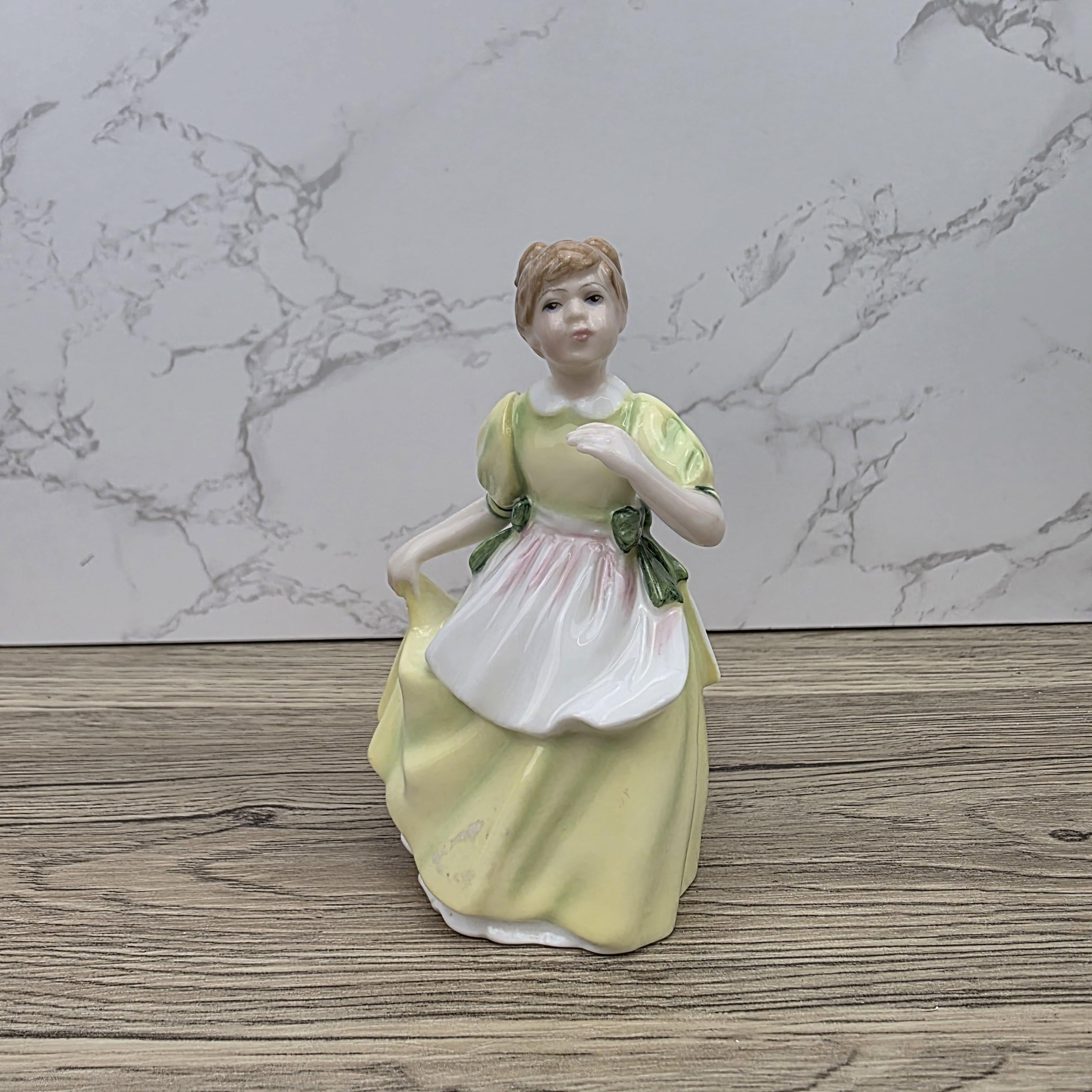 Porcelain Lady Figurine Royal Doulton Young Melody HN3654 Hand Decorated England 1994 Collectible