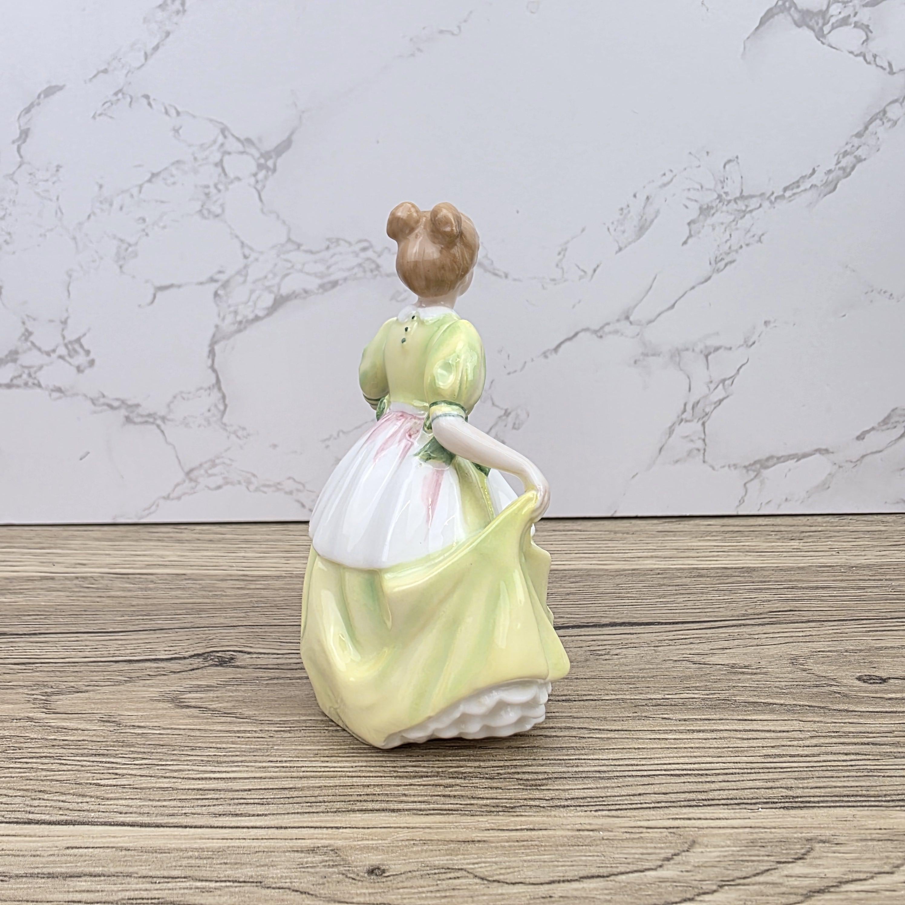 Porcelain Lady Figurine Royal Doulton Young Melody HN3654 Hand Decorated England 1994 Collectible