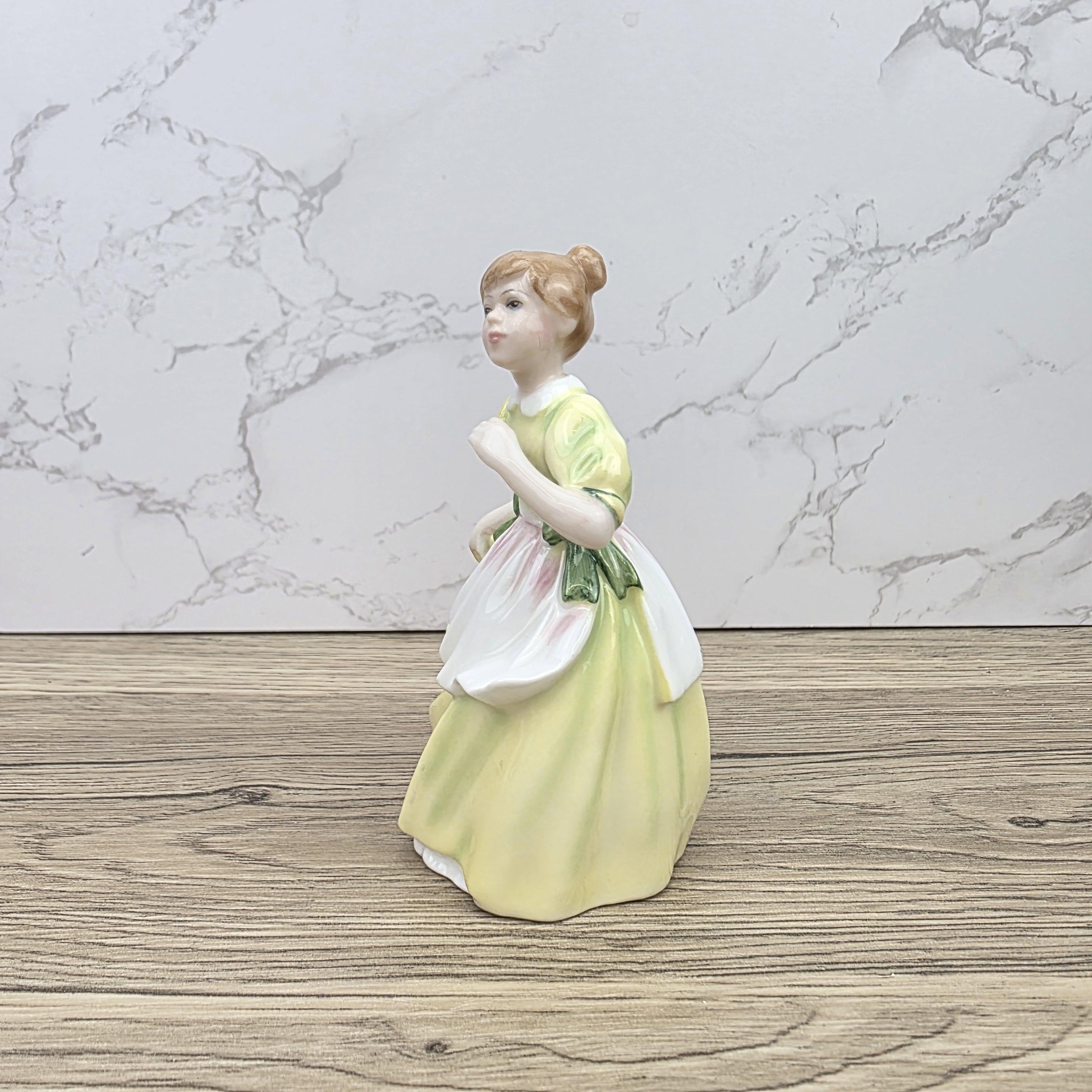 Porcelain Lady Figurine Royal Doulton Young Melody HN3654 Hand Decorated England 1994 Collectible