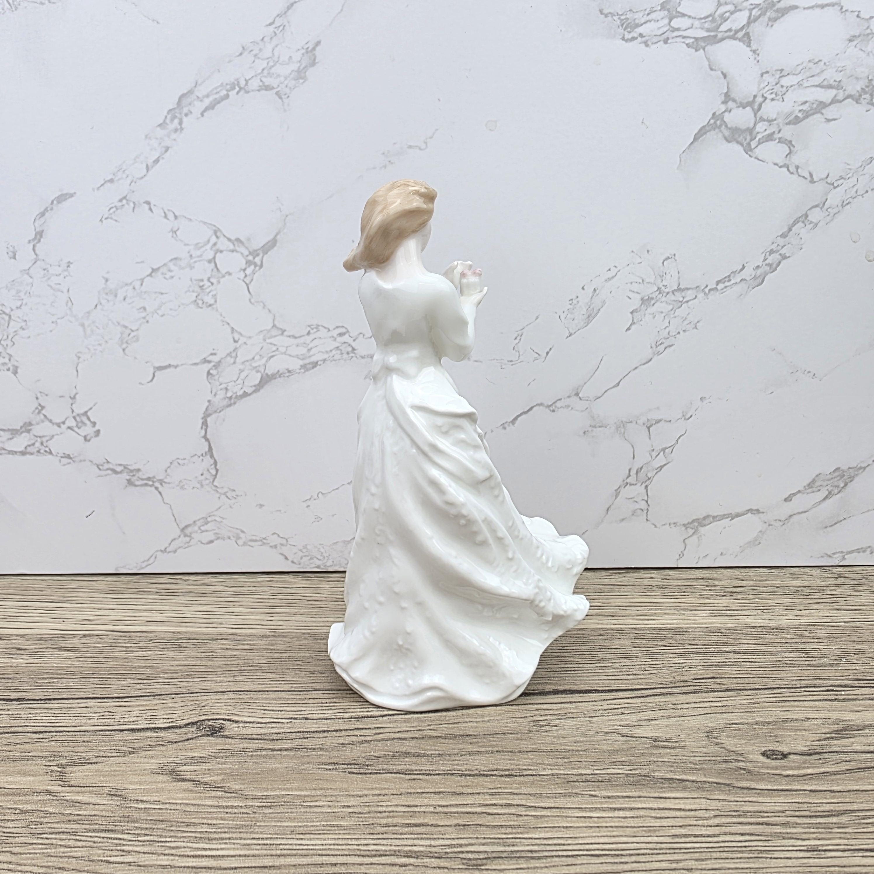 Royal Doulton Sentiments Thank You HN3390 Porcelain Lady Figurine Bone China England 1991