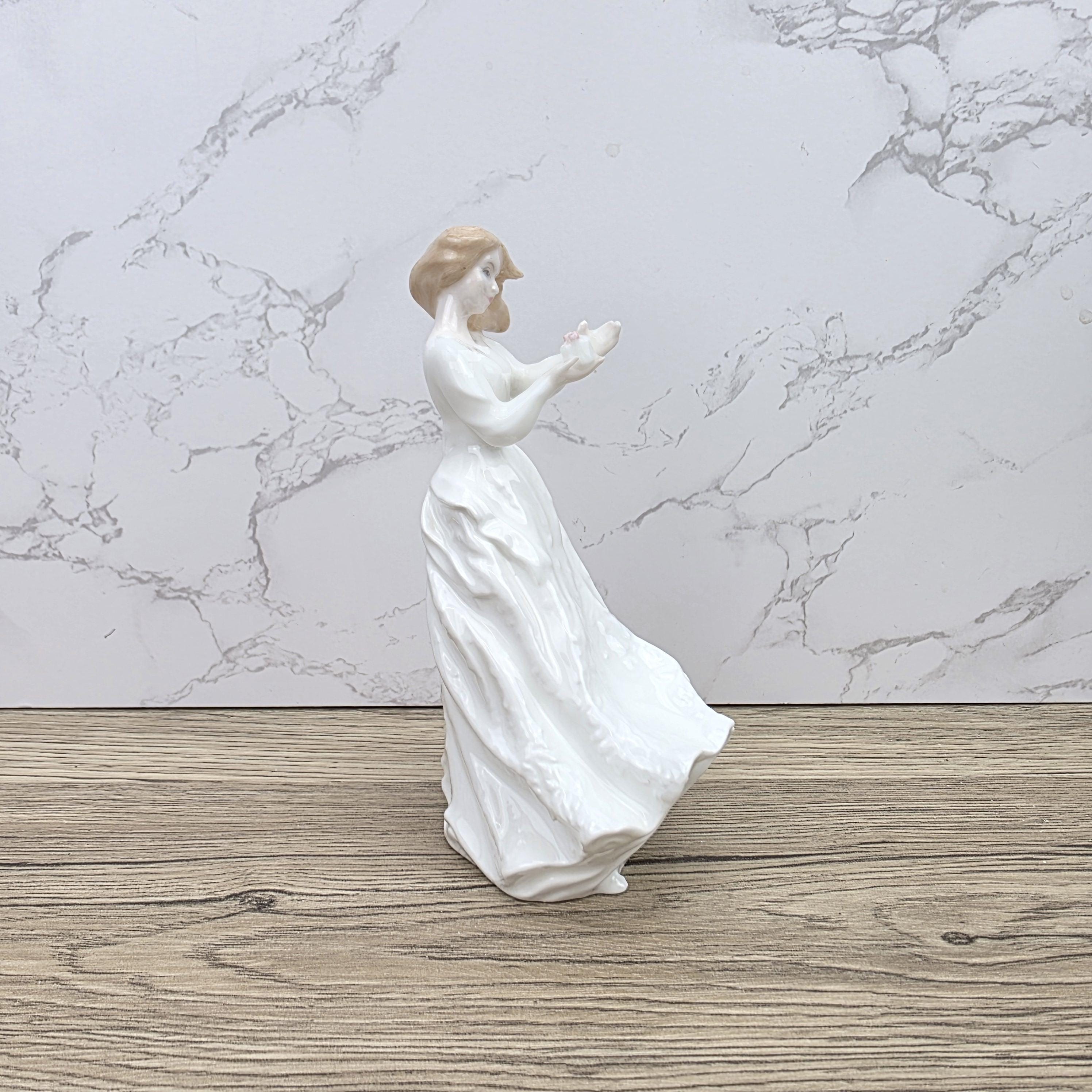 Royal Doulton Sentiments Thank You HN3390 Porcelain Lady Figurine Bone China England 1991