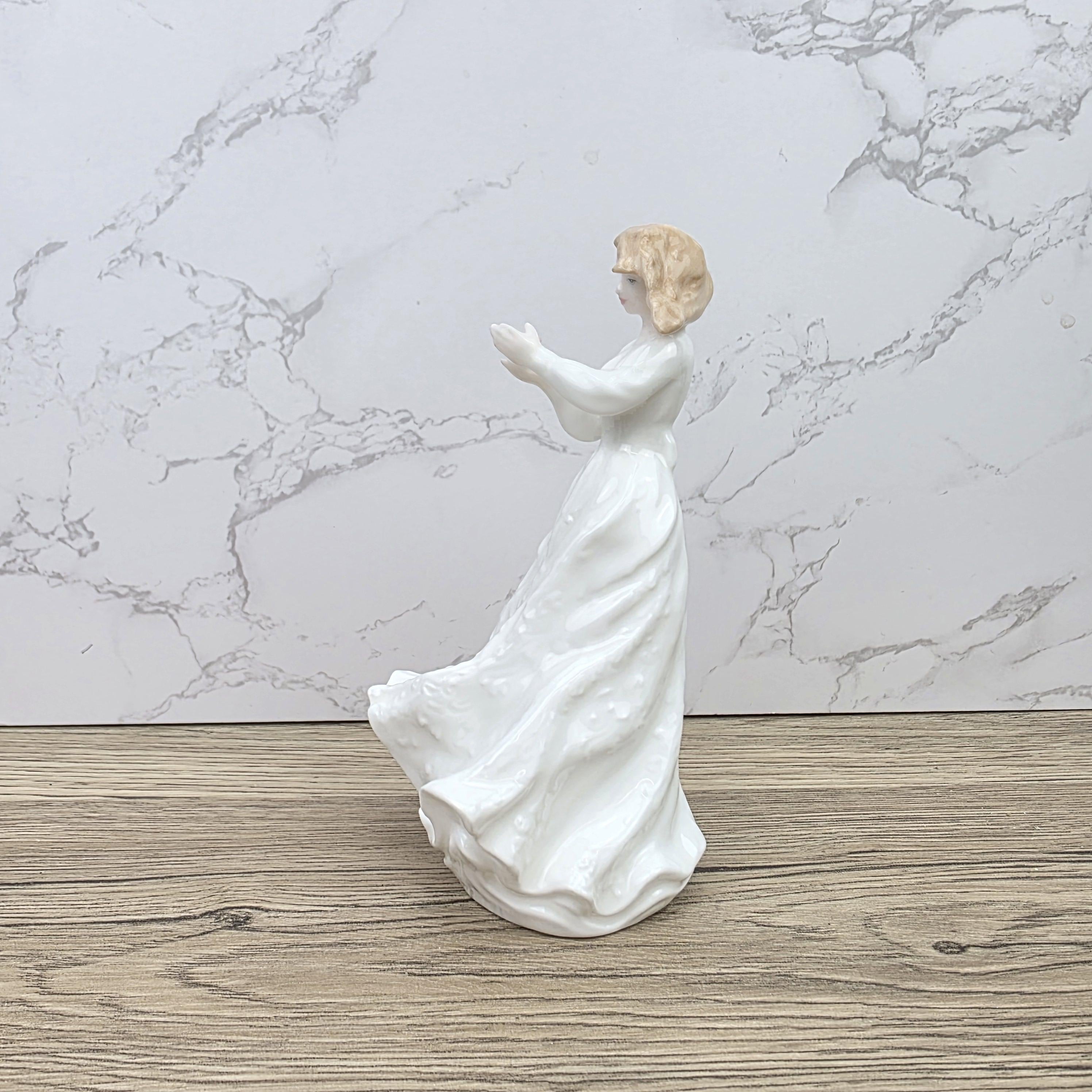 Royal Doulton Sentiments Thank You HN3390 Porcelain Lady Figurine Bone China England 1991