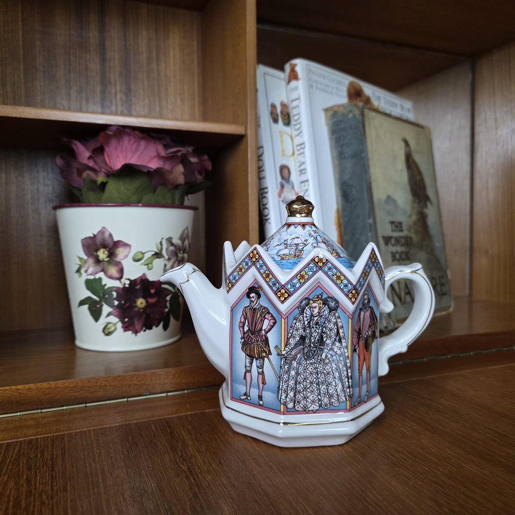 Sadler Elizabeth I Teapot Fighting Spanish Armada 1588 Ceramic Collectible Teapot Made in England