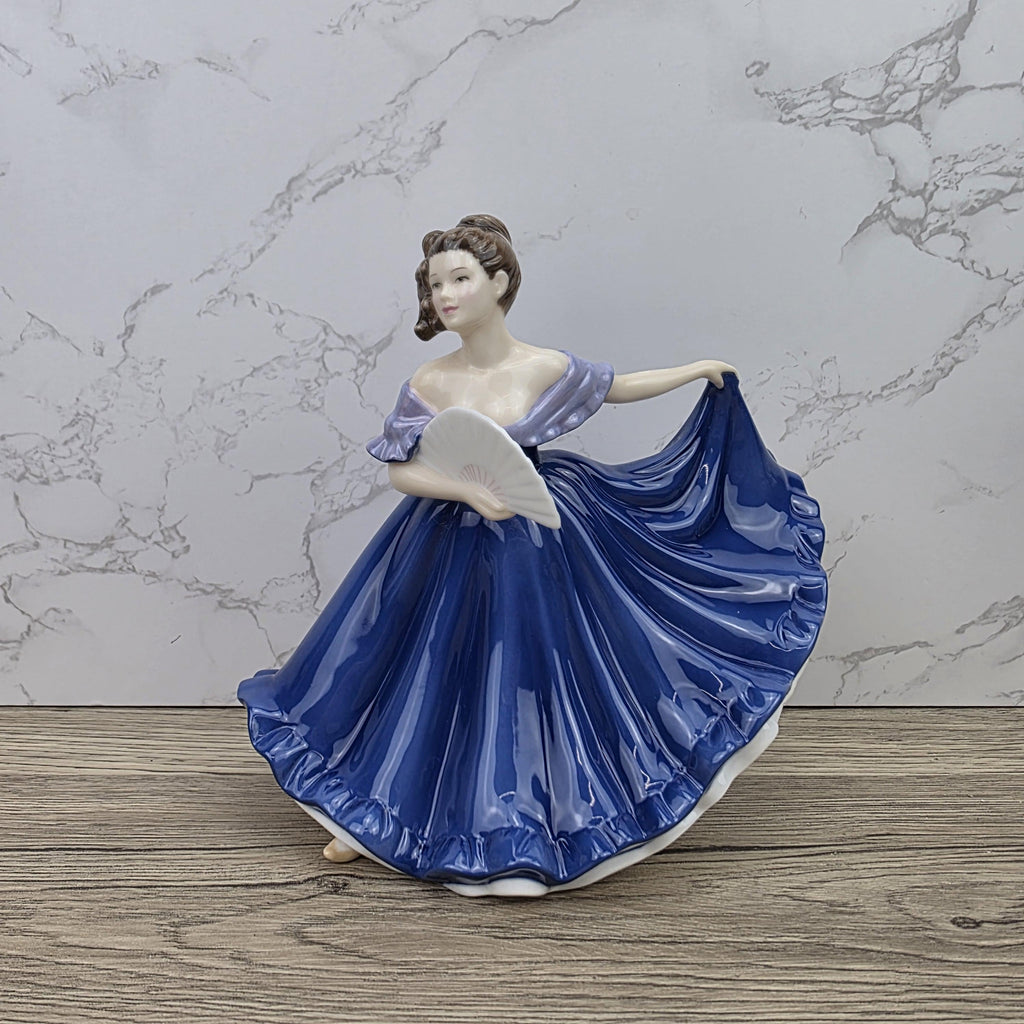 Royal Doulton Pretty Ladies Elaine HN4718 Porcelain Lady Figurine Hand Decorated England Collectible