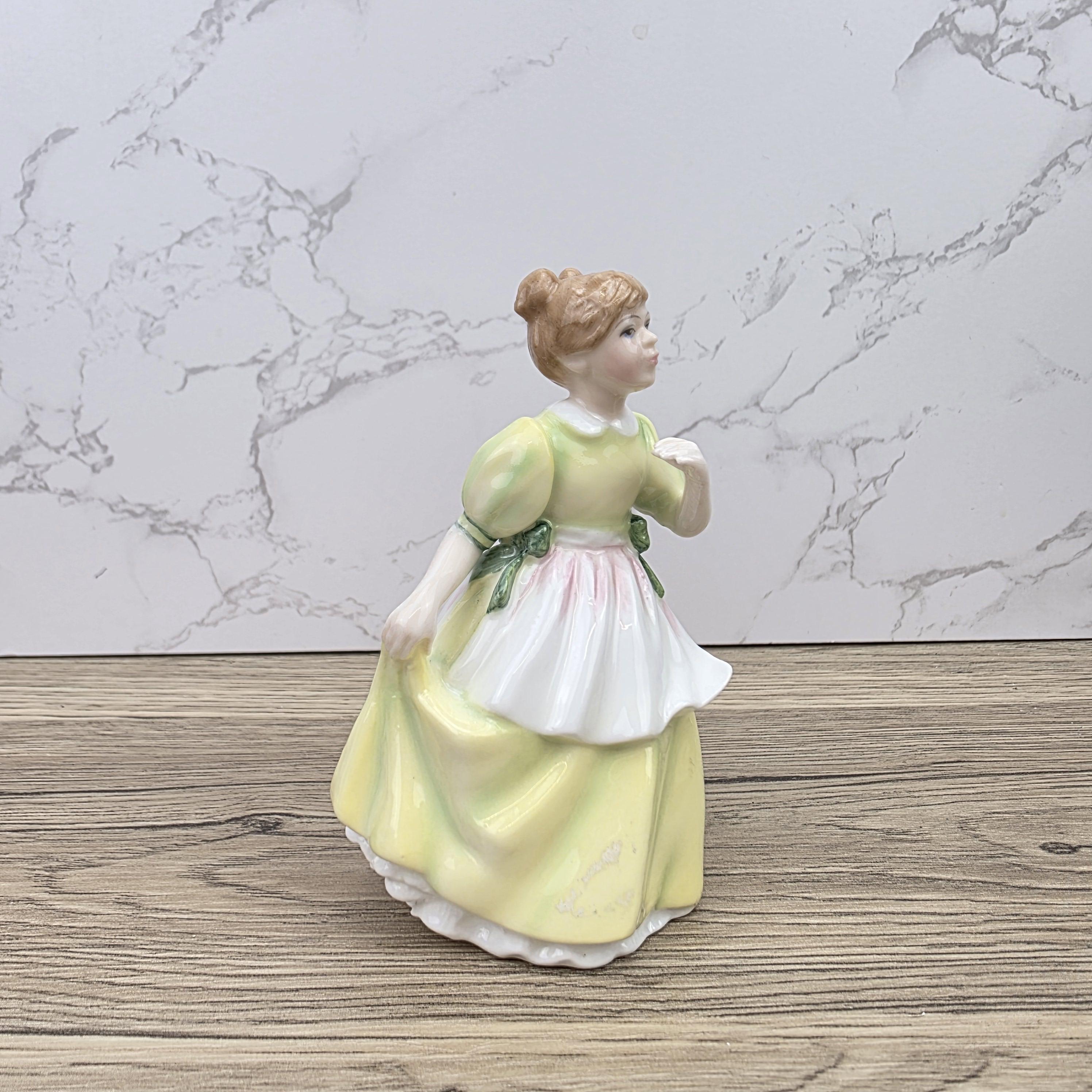 Porcelain Lady Figurine Royal Doulton Young Melody HN3654 Hand Decorated England 1994 Collectible