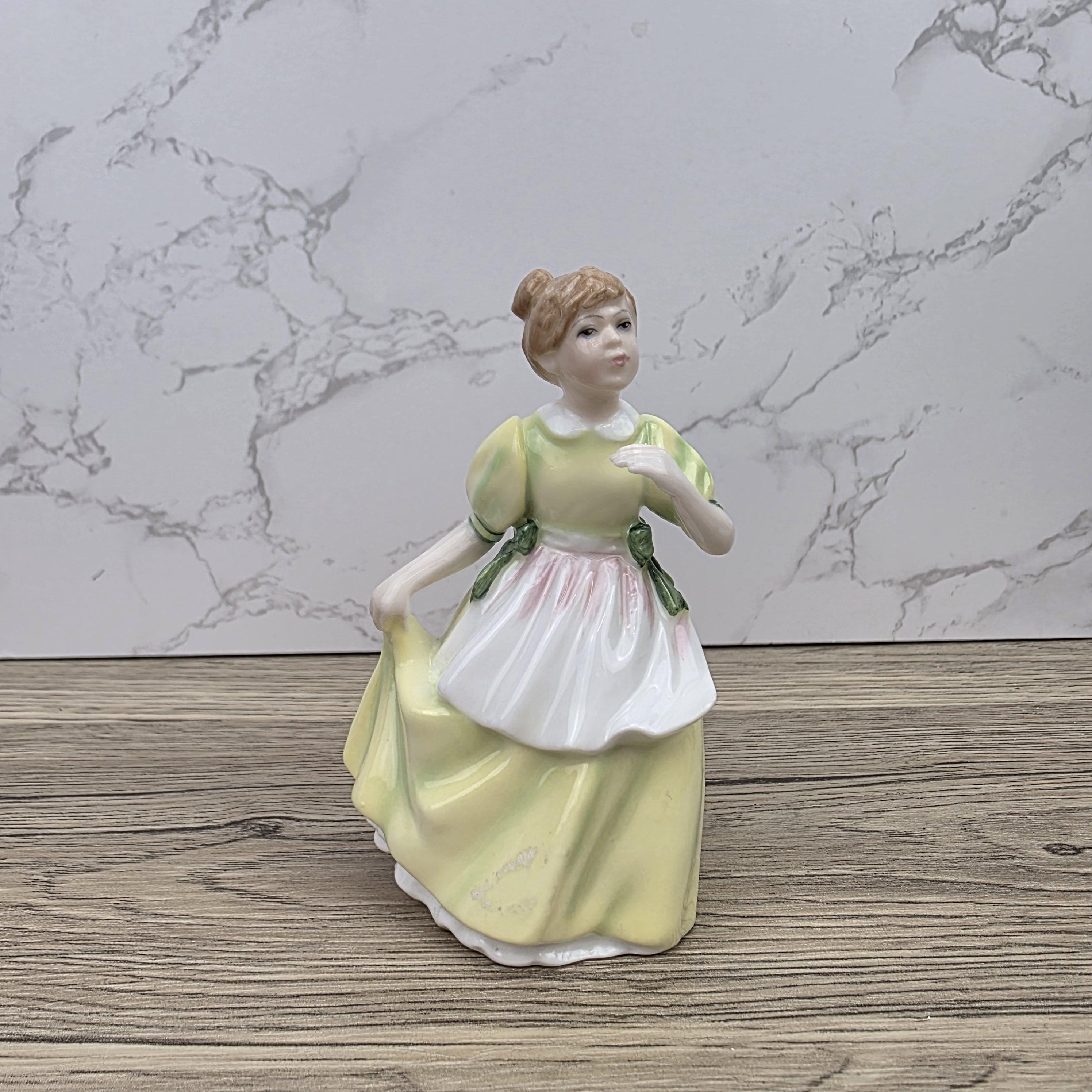 Porcelain Lady Figurine Royal Doulton Young Melody HN3654 Hand Decorated England 1994 Collectible