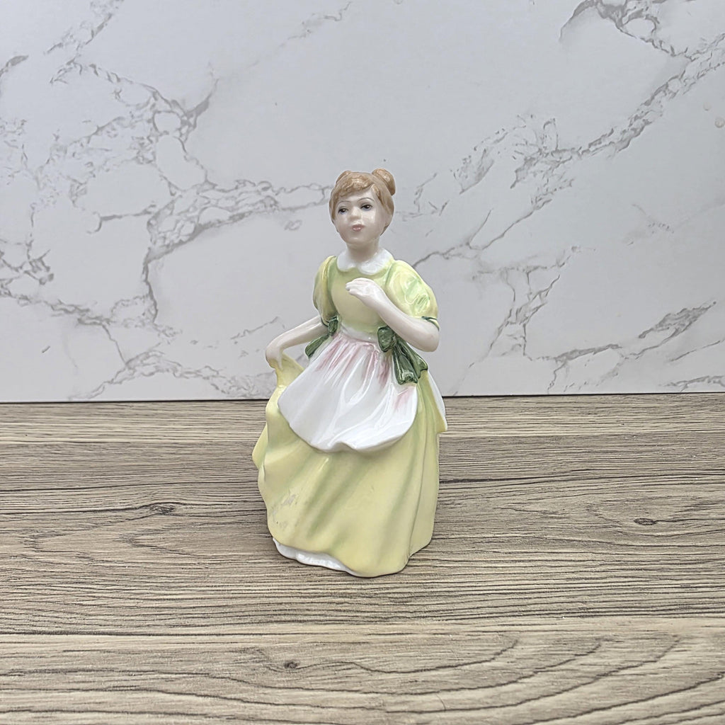 Porcelain Lady Figurine Royal Doulton Young Melody HN3654 Hand Decorated England 1994 Collectible