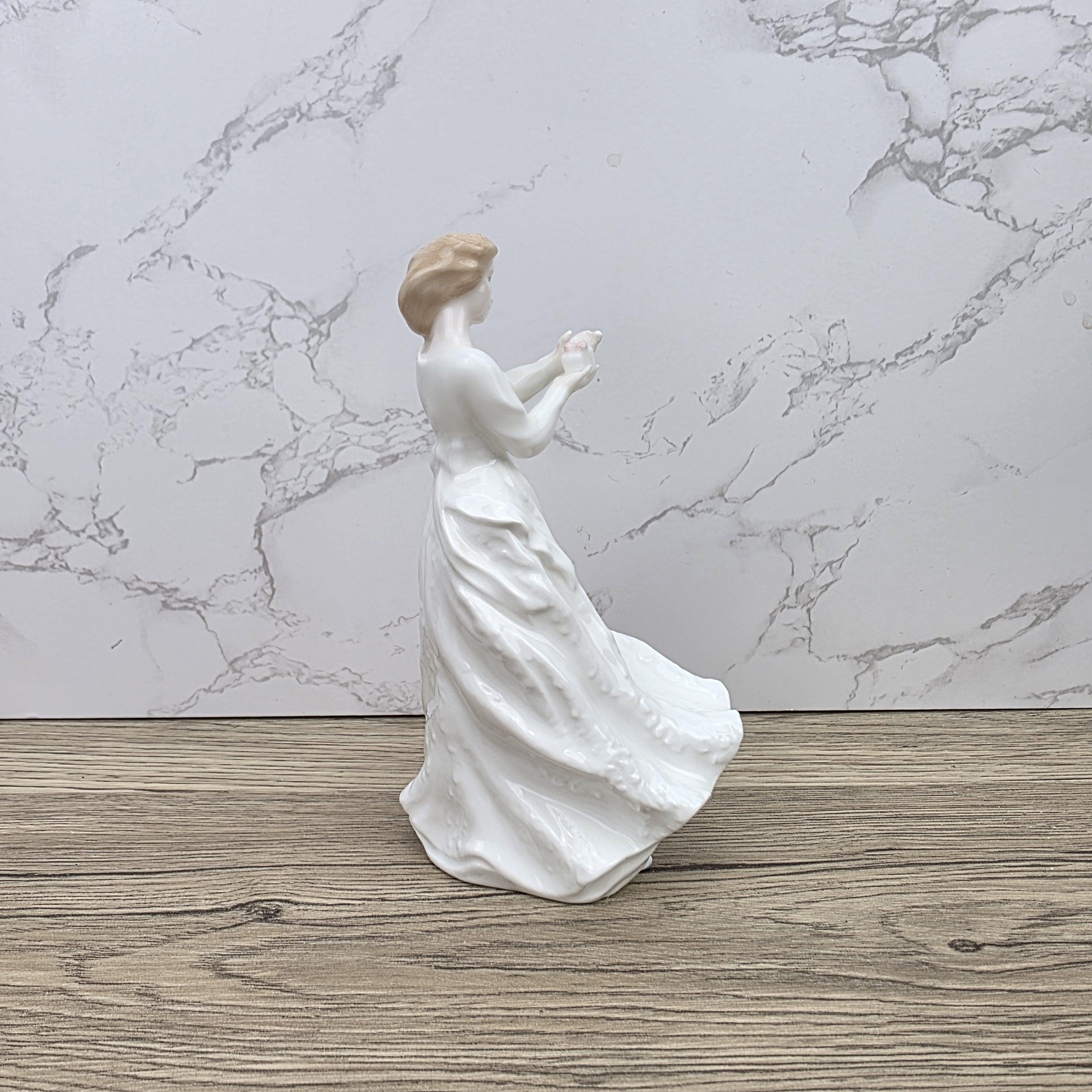 Royal Doulton Sentiments Thank You HN3390 Porcelain Lady Figurine Bone China England 1991