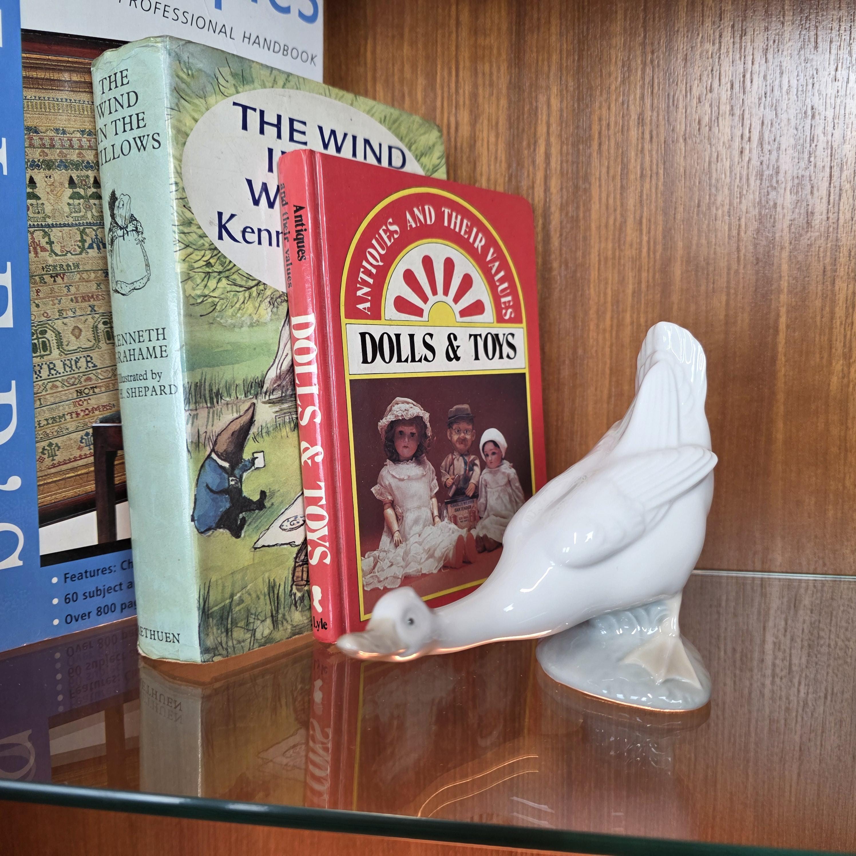 Nao by Lladró Porcelain Swan Figurine Made in Spain | Vintage Bird Sculpture Decor Piece