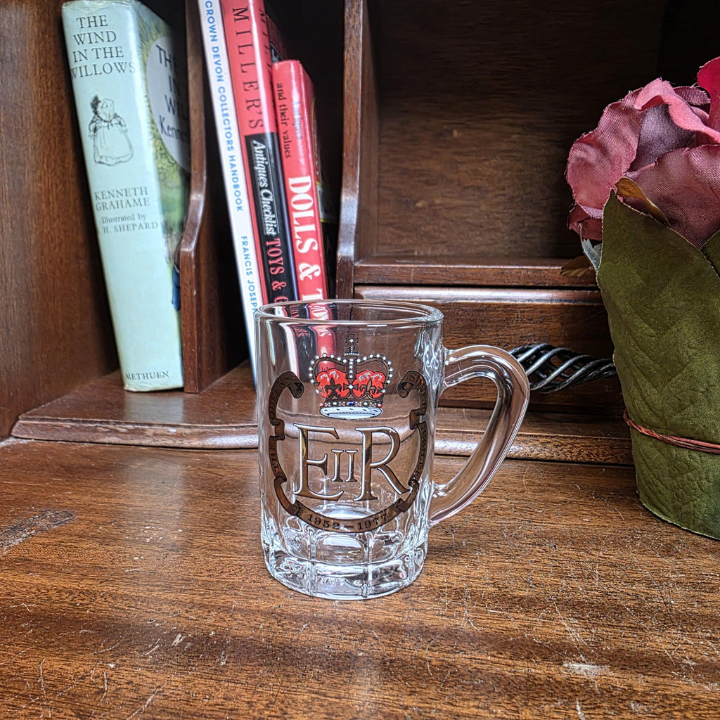 Vintage Queen Elizabeth II Silver Jubilee Glass Mug 1977 Commemorative Espresso Cup 1952-1977