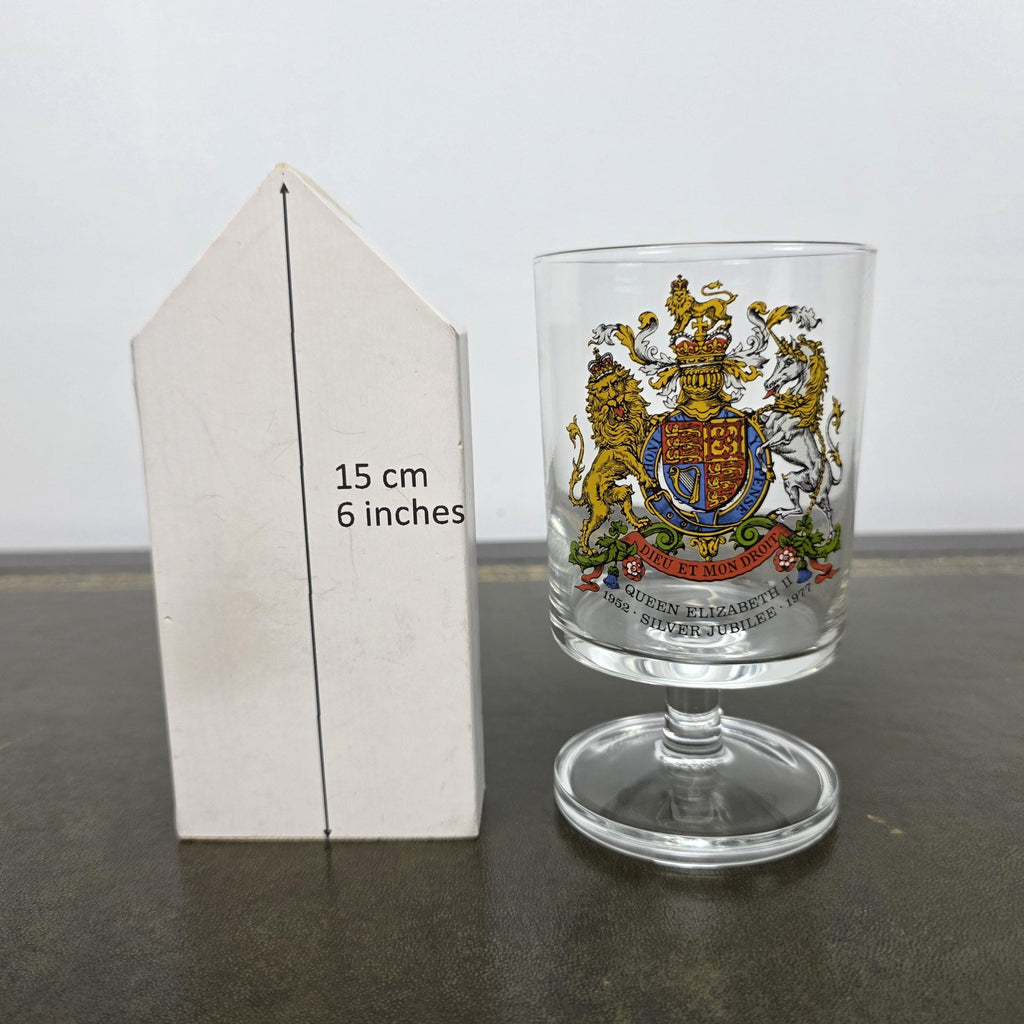 Royal Family Silver Jubilee 1977 France Queen Elizabeth II Coat of Arms 1952–1977