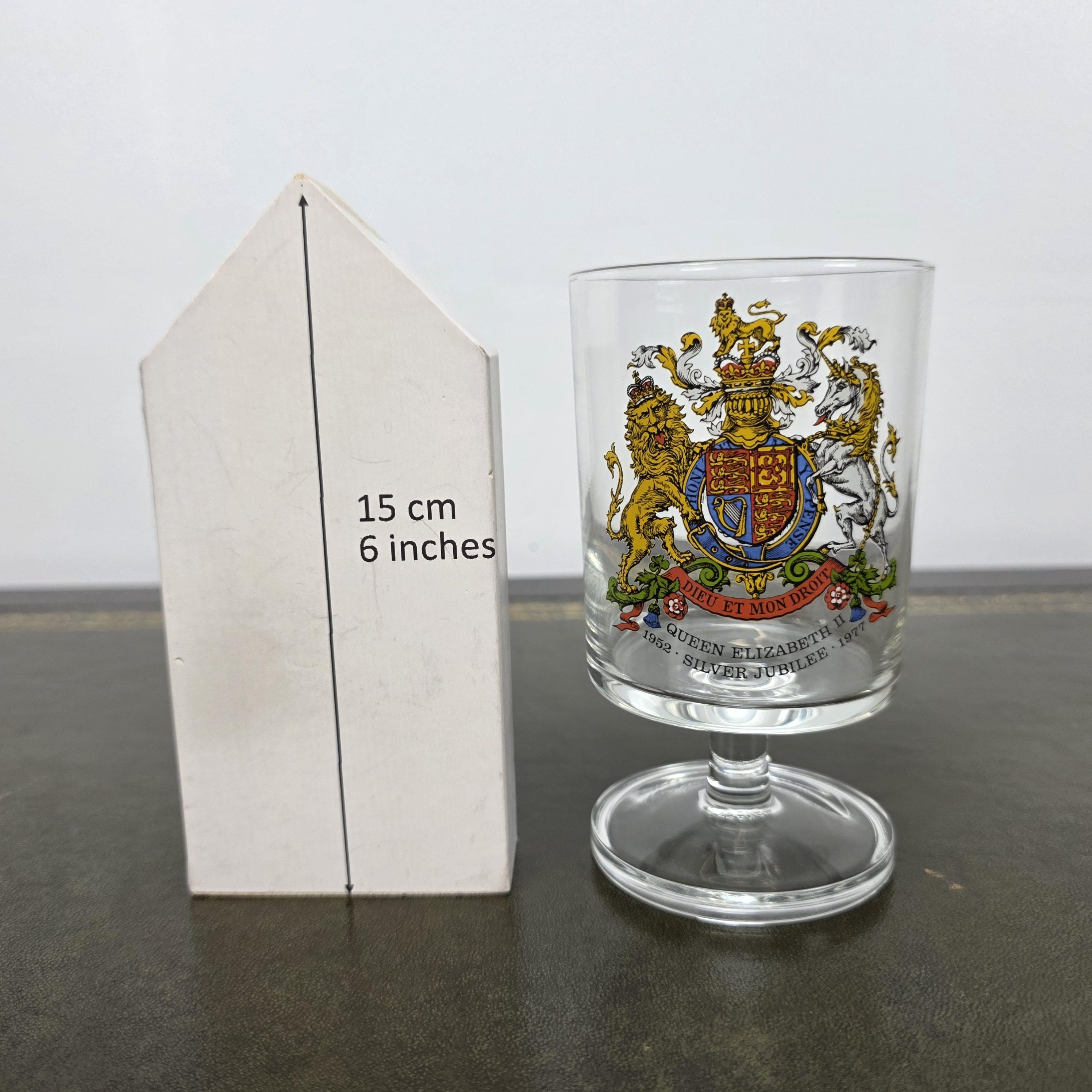 Royal Family Silver Jubilee 1977 France Queen Elizabeth II Coat of Arms 1952–1977