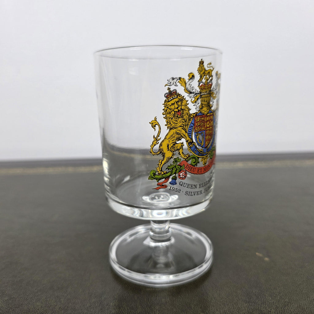 Royal Family Silver Jubilee 1977 France Queen Elizabeth II Coat of Arms 1952–1977