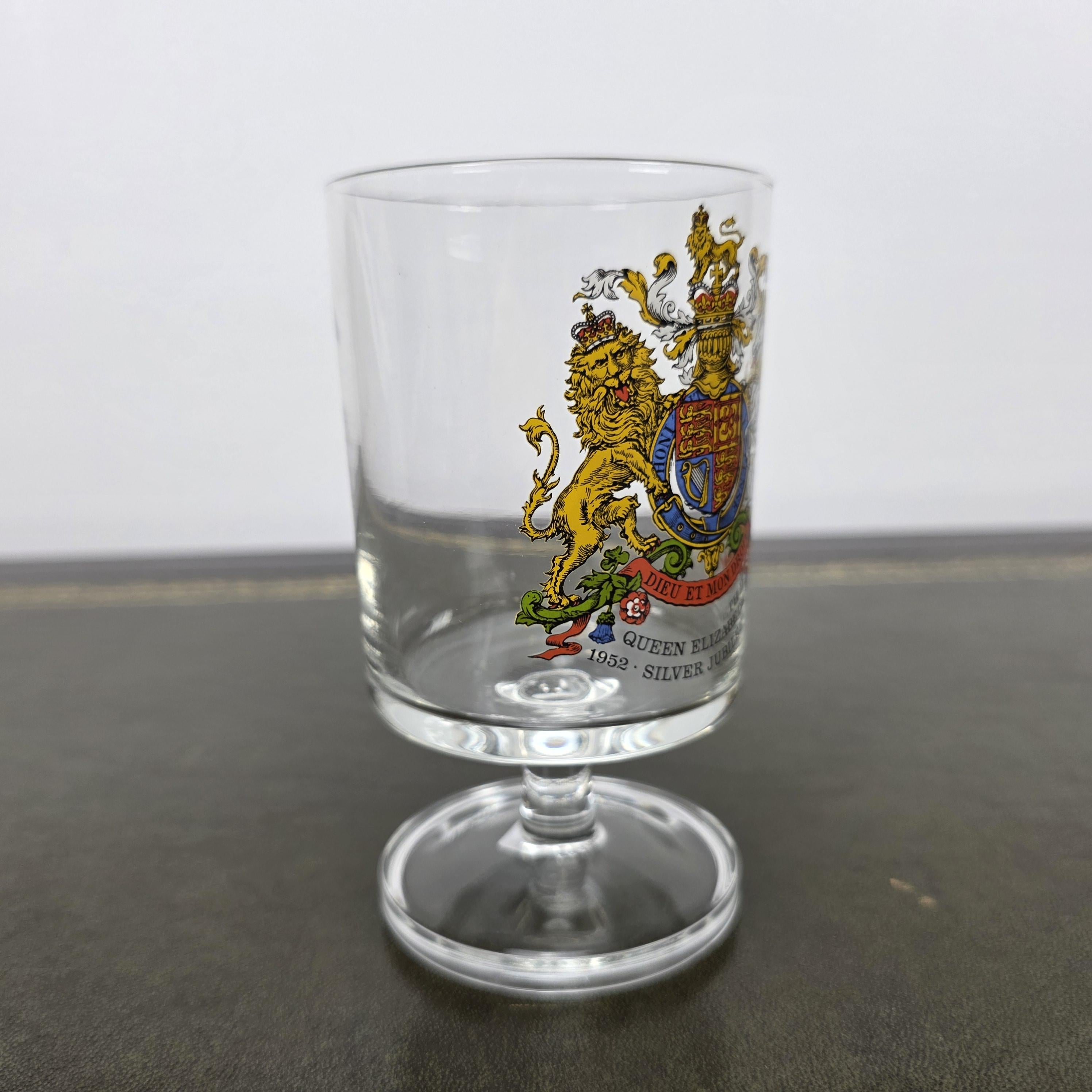 Royal Family Silver Jubilee 1977 France Queen Elizabeth II Coat of Arms 1952–1977