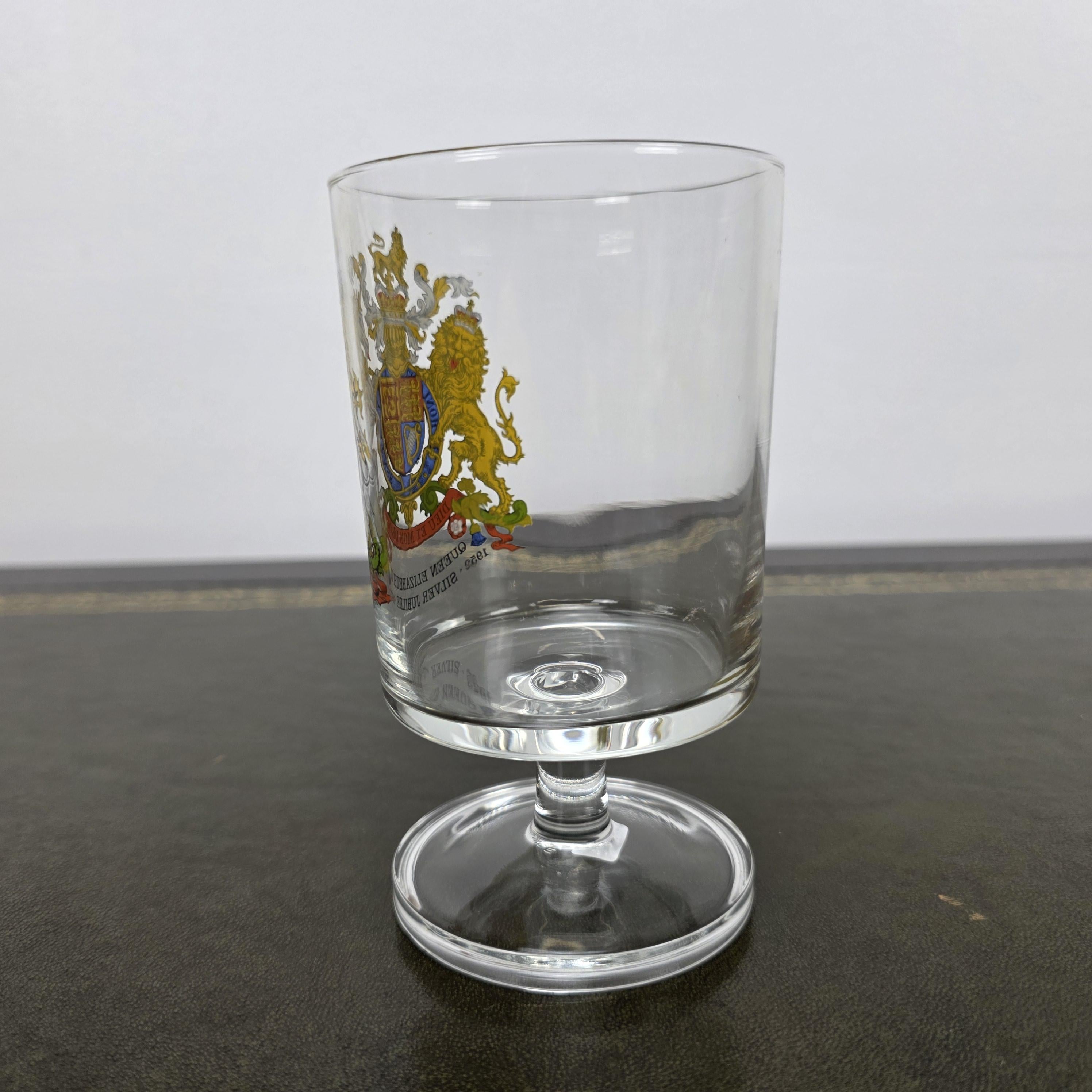 Royal Family Silver Jubilee 1977 France Queen Elizabeth II Coat of Arms 1952–1977