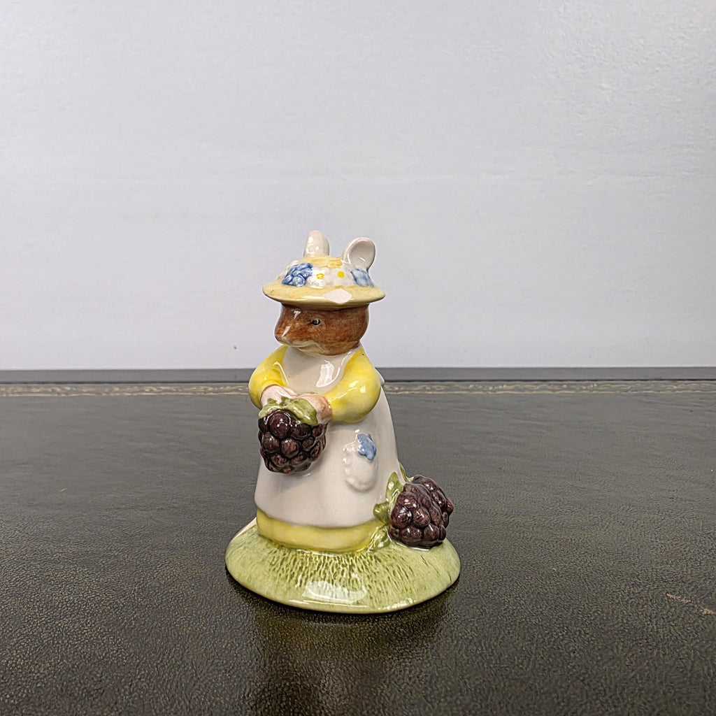 Royal Doulton Brambly Hedge Figurine DBH33 Primrose Picking Berries 2000 England Bone China