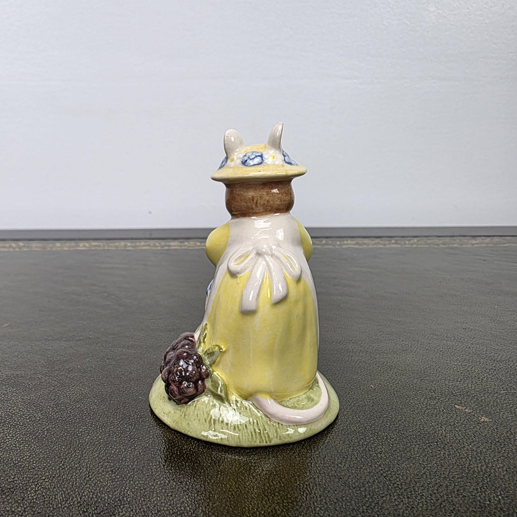 Royal Doulton Brambly Hedge Figurine DBH33 Primrose Picking Berries 2000 England Bone China