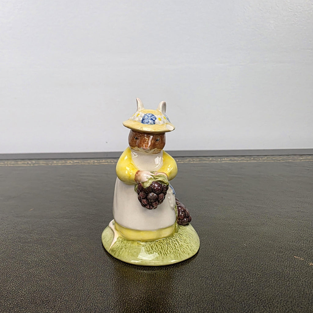 Royal Doulton Brambly Hedge Figurine DBH33 Primrose Picking Berries 2000 England Bone China