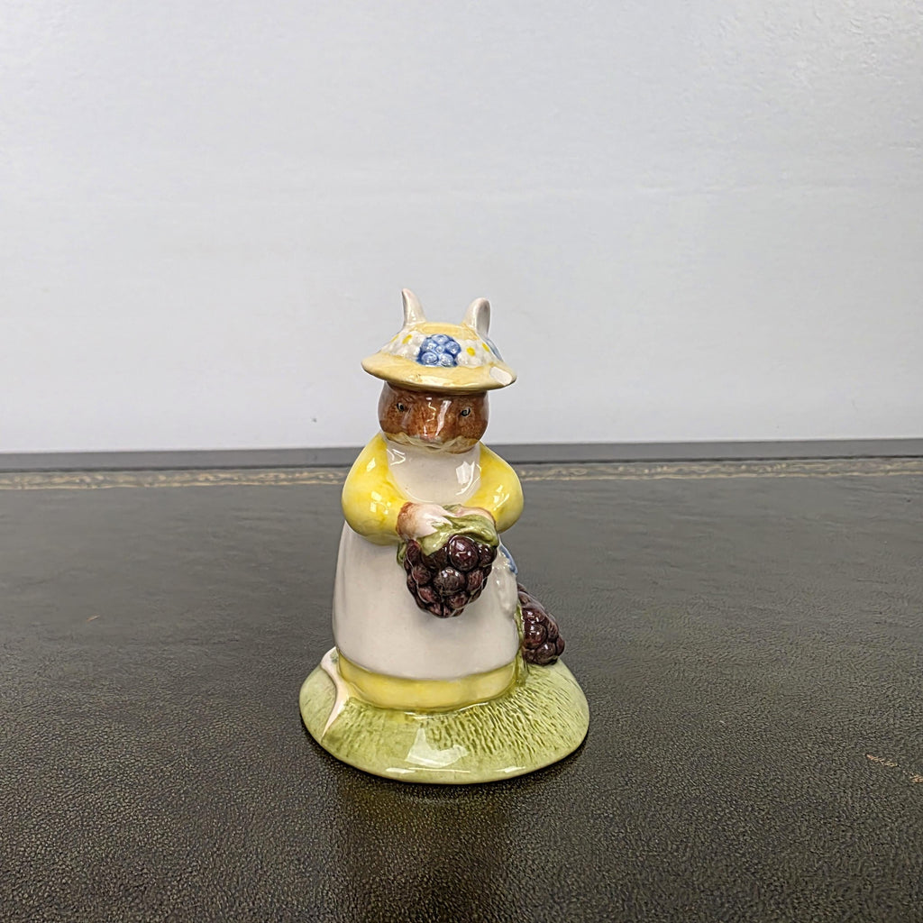 Royal Doulton Brambly Hedge Figurine DBH33 Primrose Picking Berries 2000 England Bone China