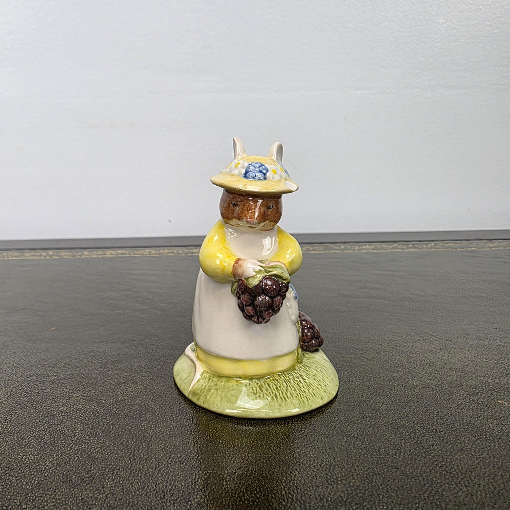 Royal Doulton Brambly Hedge Figurine DBH33 Primrose Picking Berries 2000 England Bone China