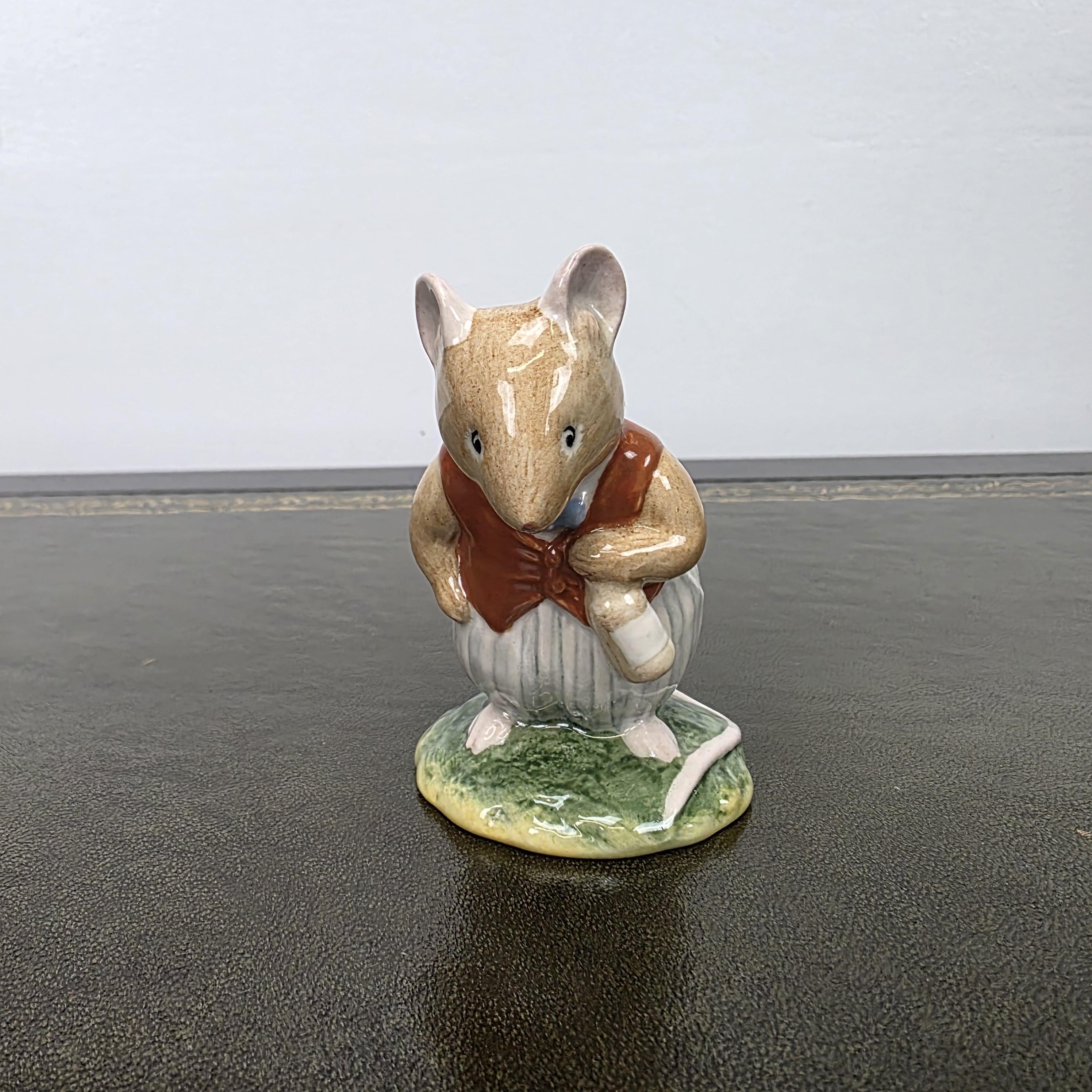 Royal Doulton DBH14 BASIL Brambly Hedge Mouse Figurine 1985 Made in England Bone China