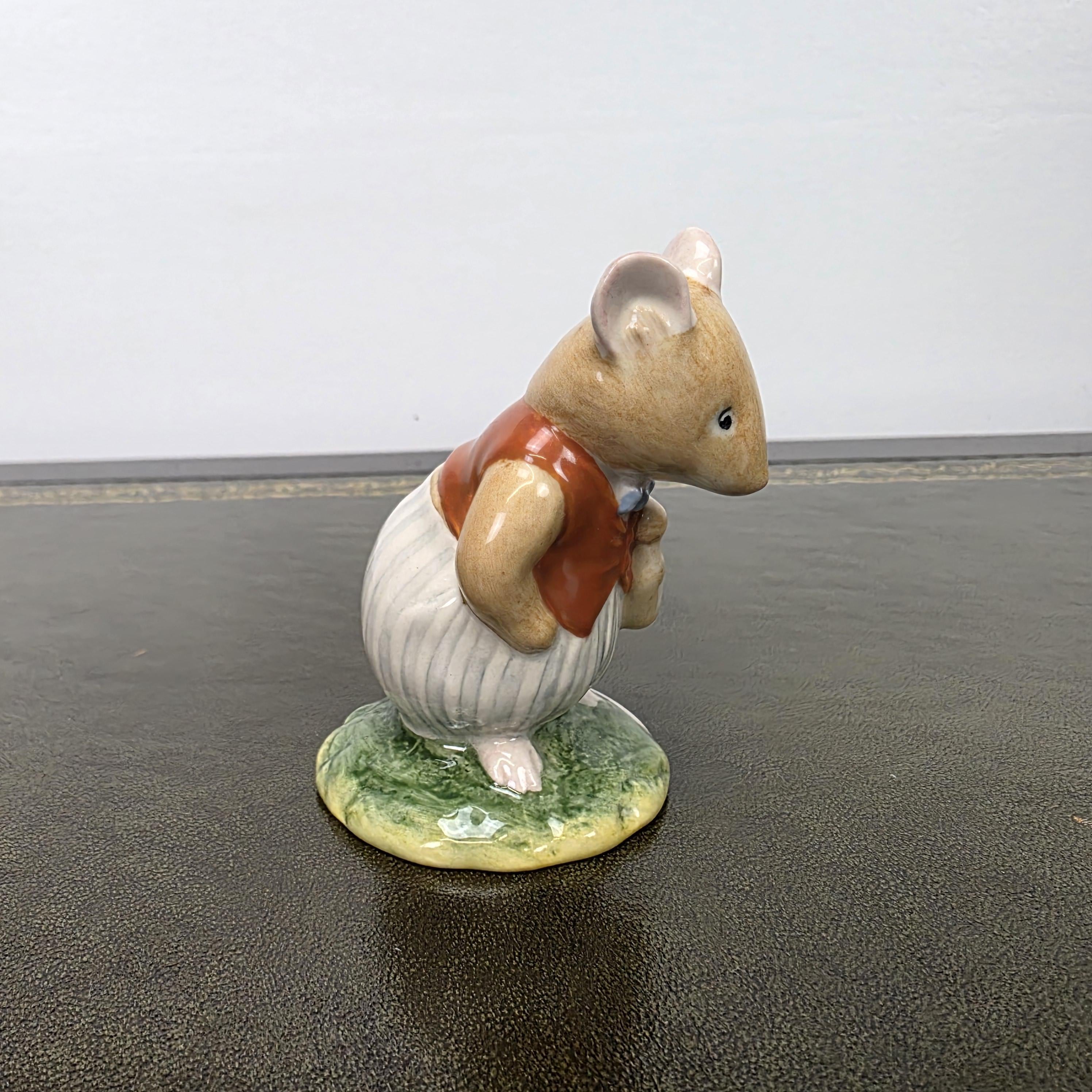 Royal Doulton DBH14 BASIL Brambly Hedge Mouse Figurine 1985 Made in England Bone China
