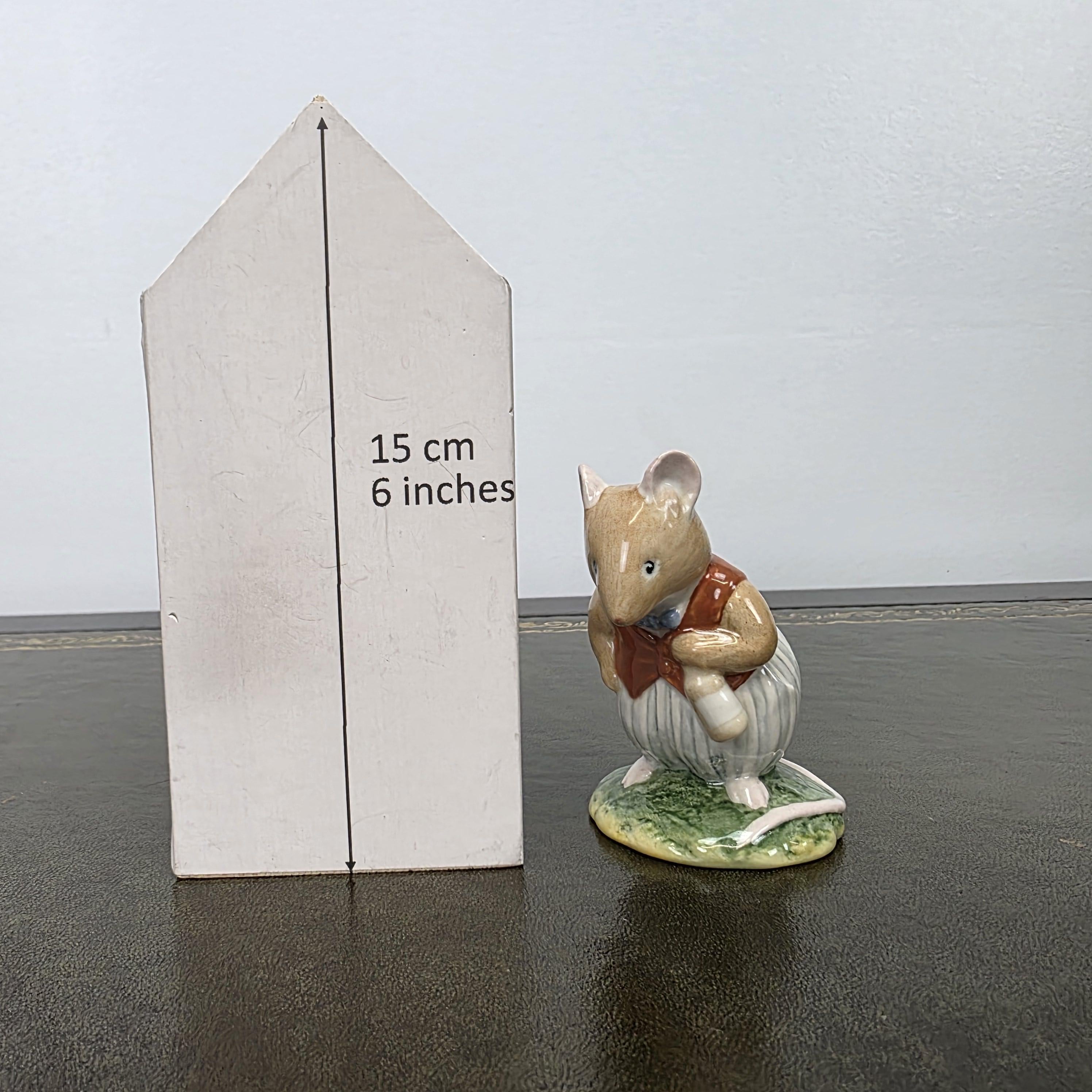 Royal Doulton DBH14 BASIL Brambly Hedge Mouse Figurine 1985 Made in England Bone China