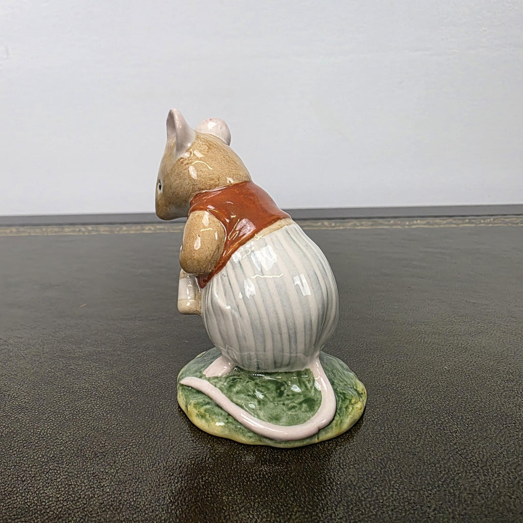 Royal Doulton DBH14 BASIL Brambly Hedge Mouse Figurine 1985 Made in England Bone China