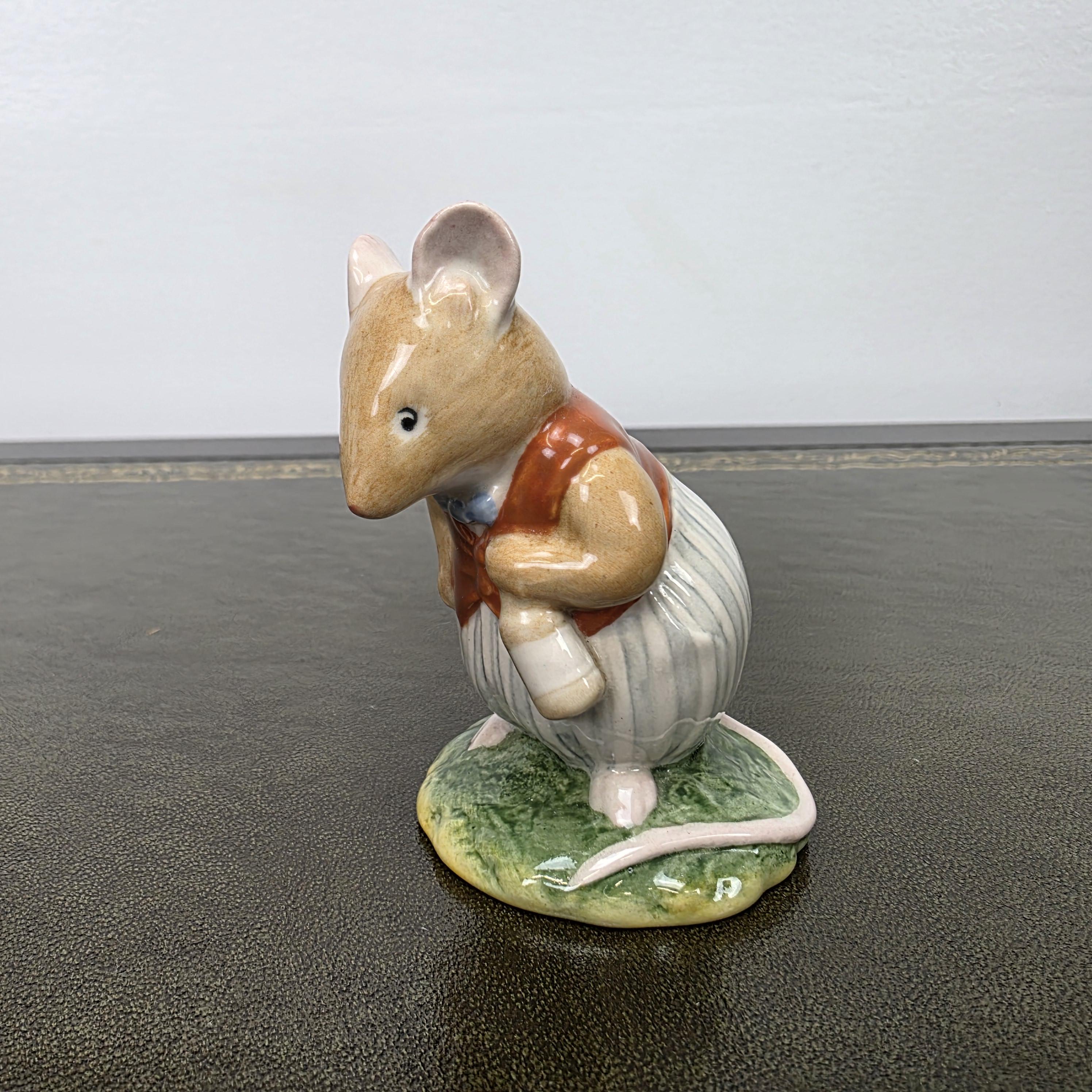Royal Doulton DBH14 BASIL Brambly Hedge Mouse Figurine 1985 Made in England Bone China