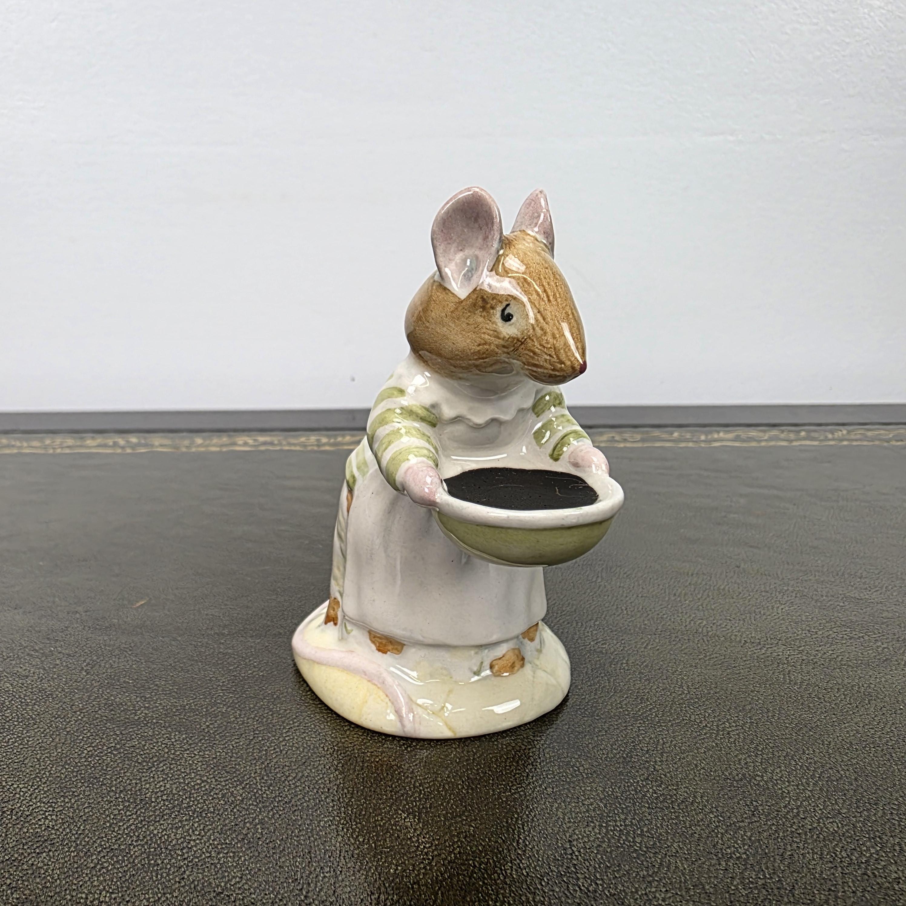 Royal Doulton Brambly Hedge Figurine Mrs Toadflax DBH11 1985 Bone China Figure Collection Mouse