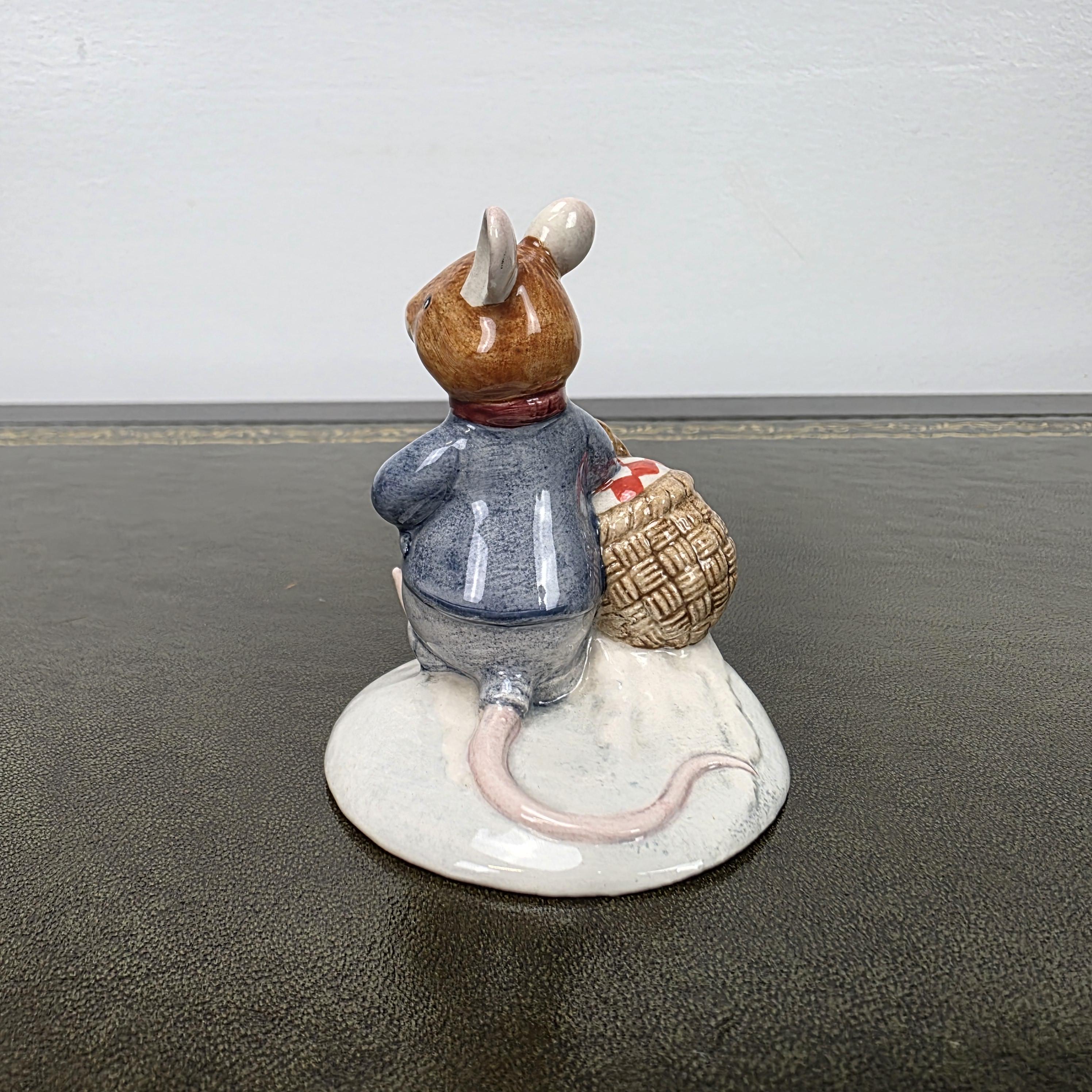 Royal Doulton Brambly Hedge Figurine Wilfred Carries The Picnic DBH34 2000 Figure Mouse Ornament