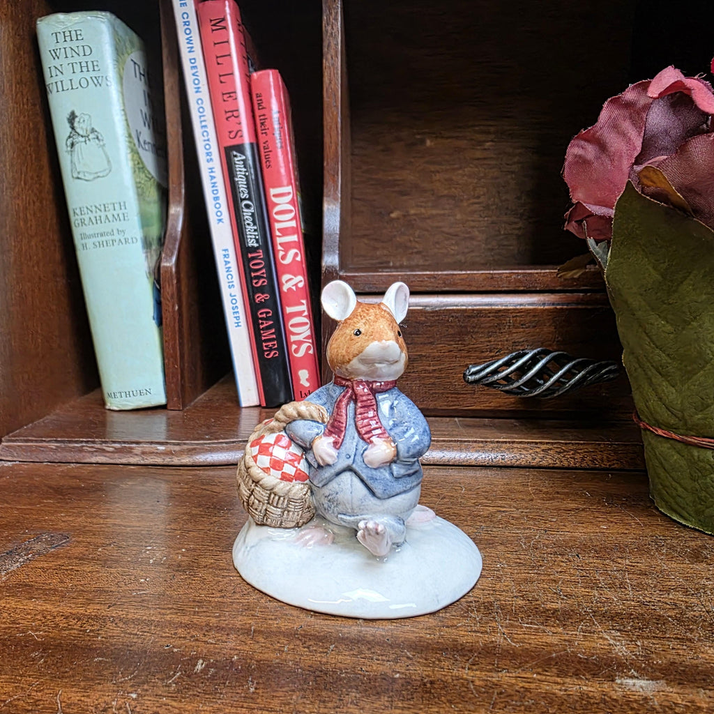 Royal Doulton Brambly Hedge Figurine Wilfred Carries The Picnic DBH34 2000 Figure Mouse Ornament