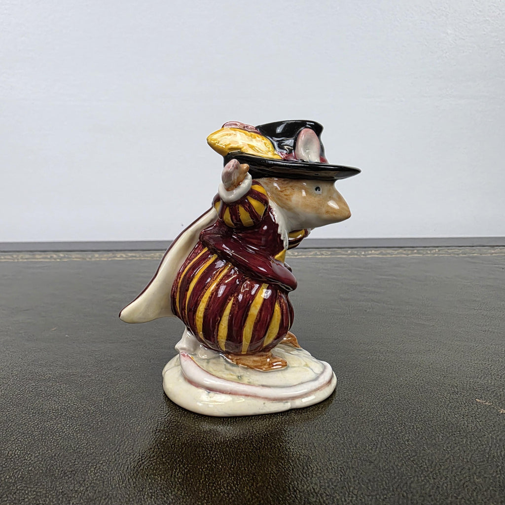 Royal Doulton Brambly Hedge Wilfred Entertains Figurine DBH23 1990 Mouse Figure Hand Decorated Porcelain