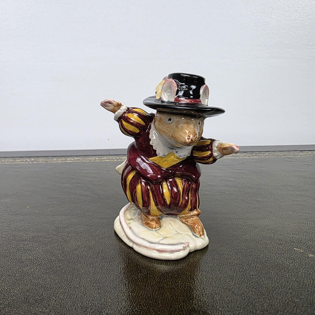 Royal Doulton Brambly Hedge Wilfred Entertains Figurine DBH23 1990 Mouse Figure Hand Decorated Porcelain